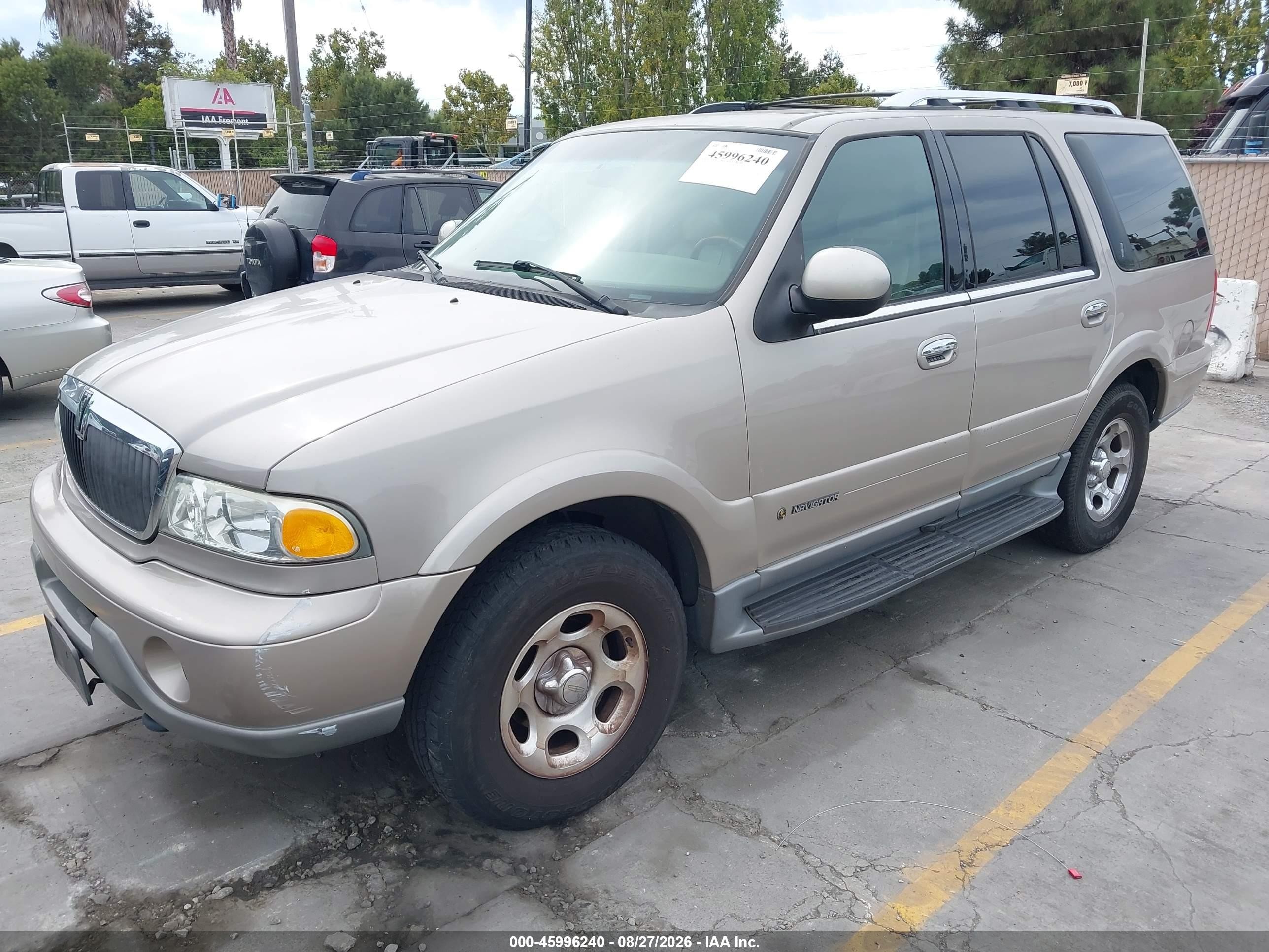 2002 Lincoln Navigator   Beige vin: 5LMFU28R82LJ13721
