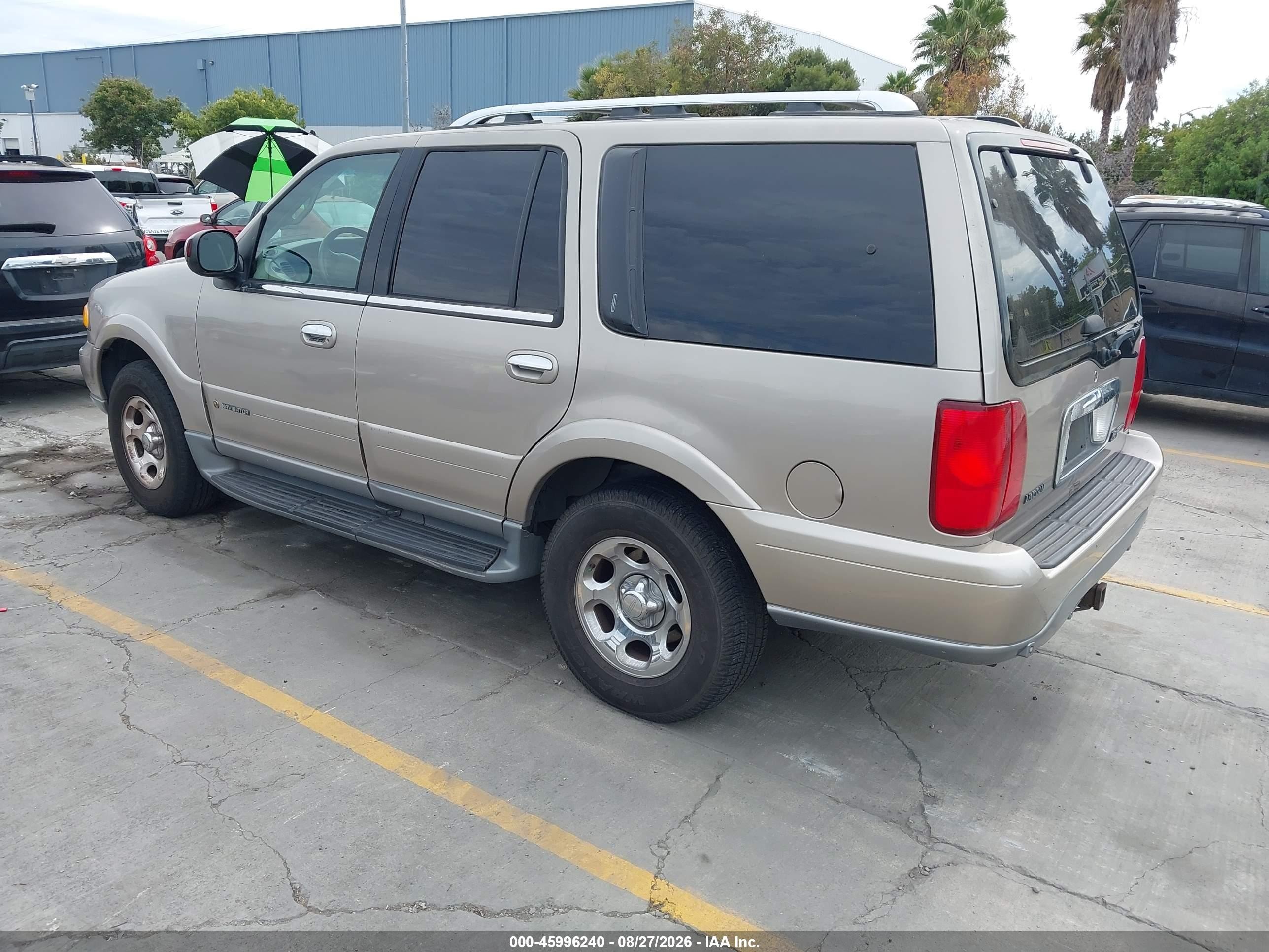 2002 Lincoln Navigator   Beige vin: 5LMFU28R82LJ13721