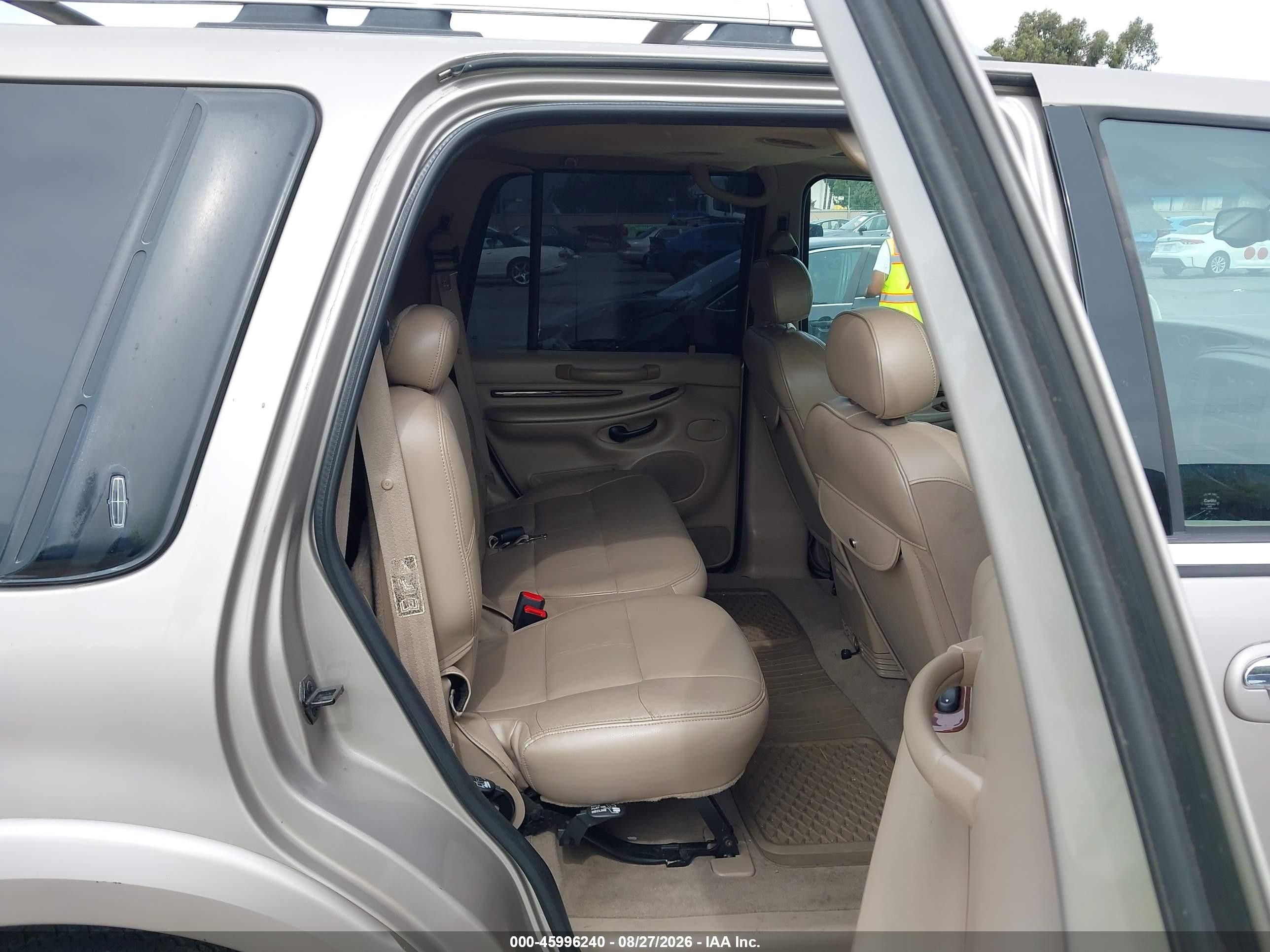 2002 Lincoln Navigator   Beige vin: 5LMFU28R82LJ13721
