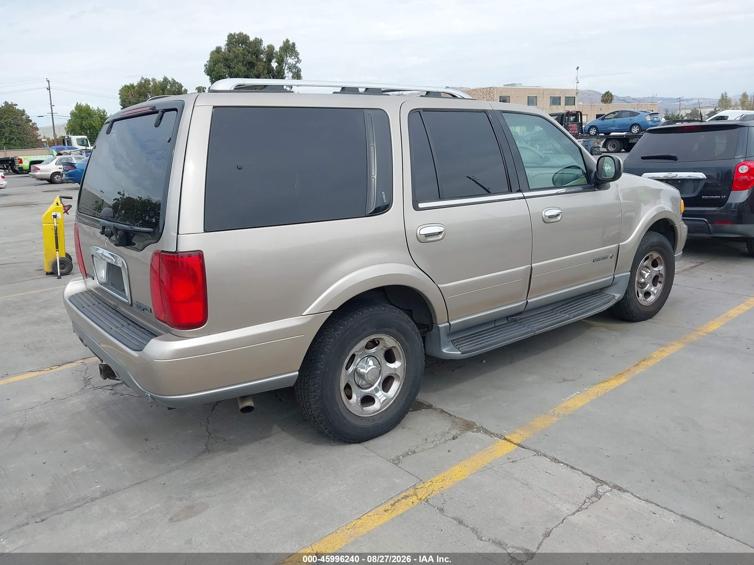 2002 Lincoln Navigator   Beige vin: 5LMFU28R82LJ13721