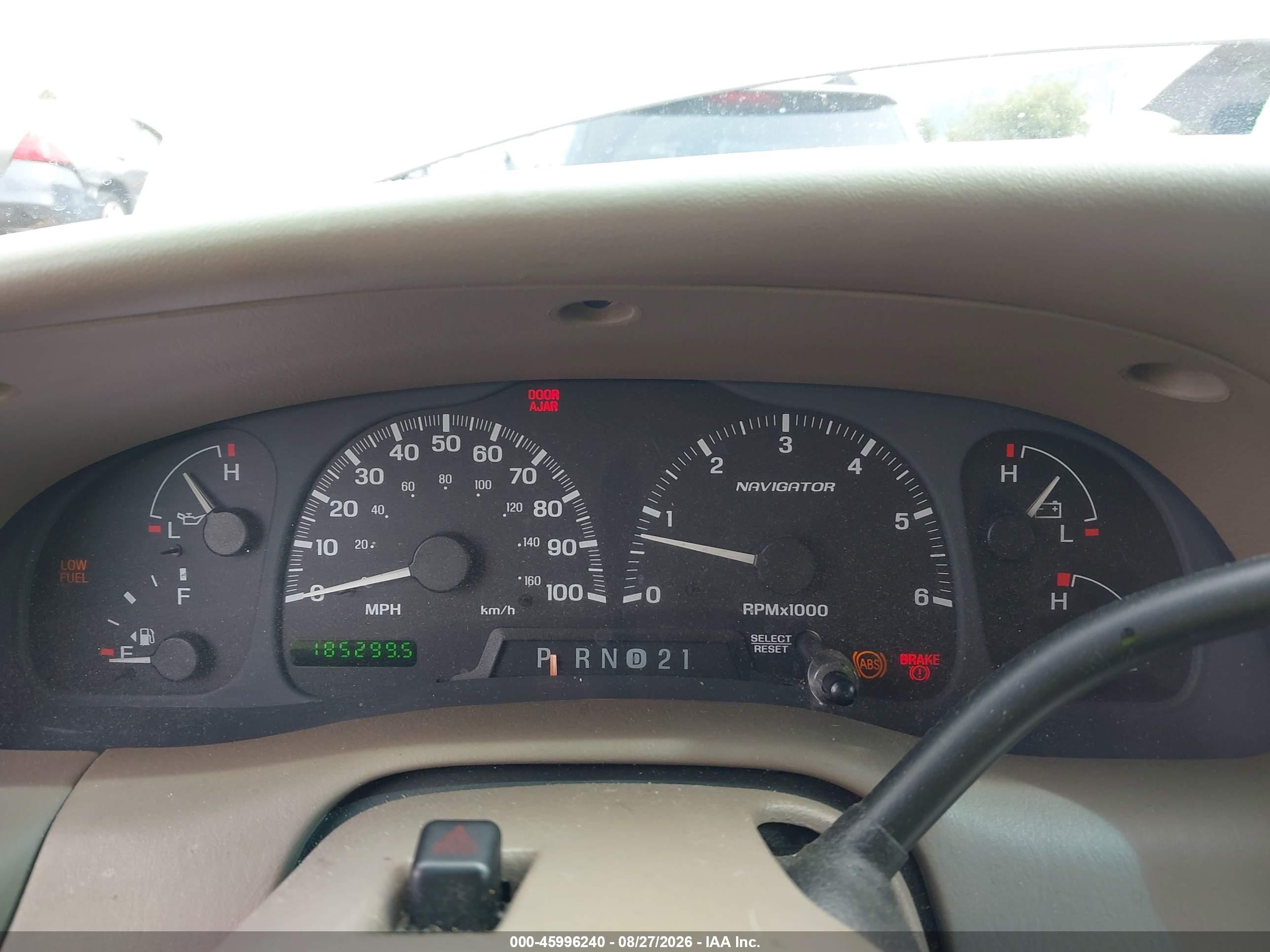 2002 Lincoln Navigator   Beige vin: 5LMFU28R82LJ13721