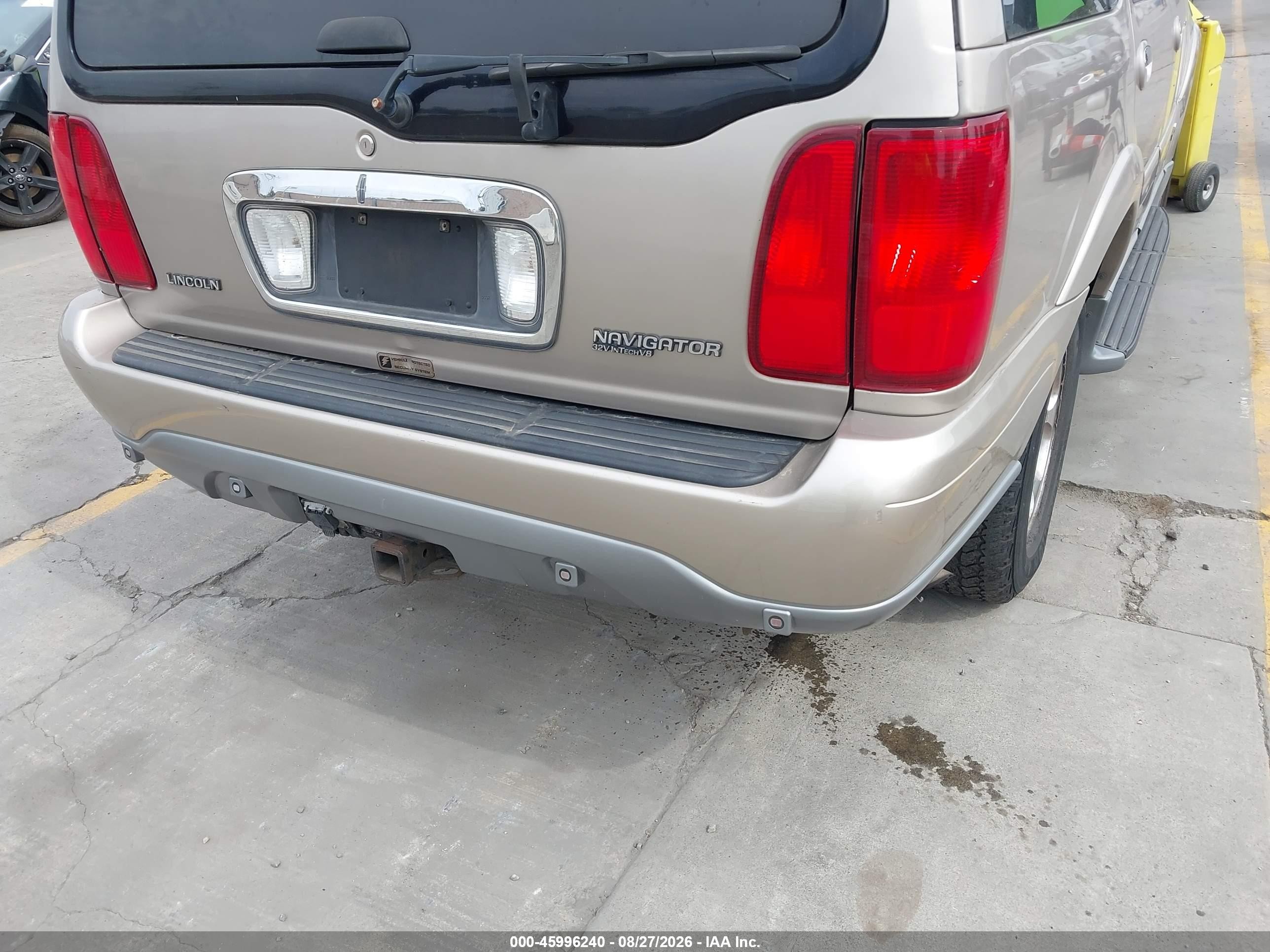 2002 Lincoln Navigator   Beige vin: 5LMFU28R82LJ13721