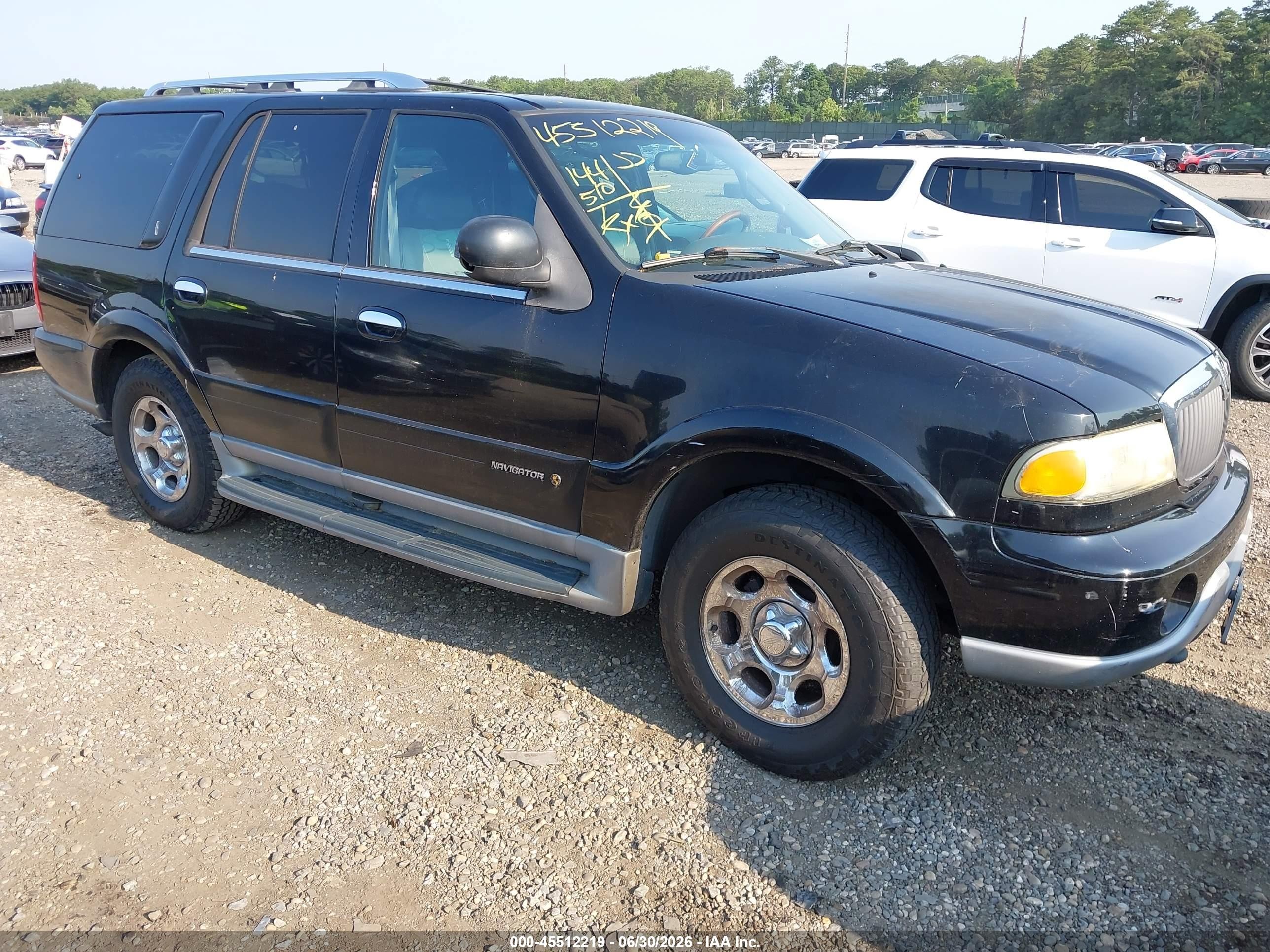 2002 Lincoln Navigator   Black vin: 5LMFU28R82LJ18109
