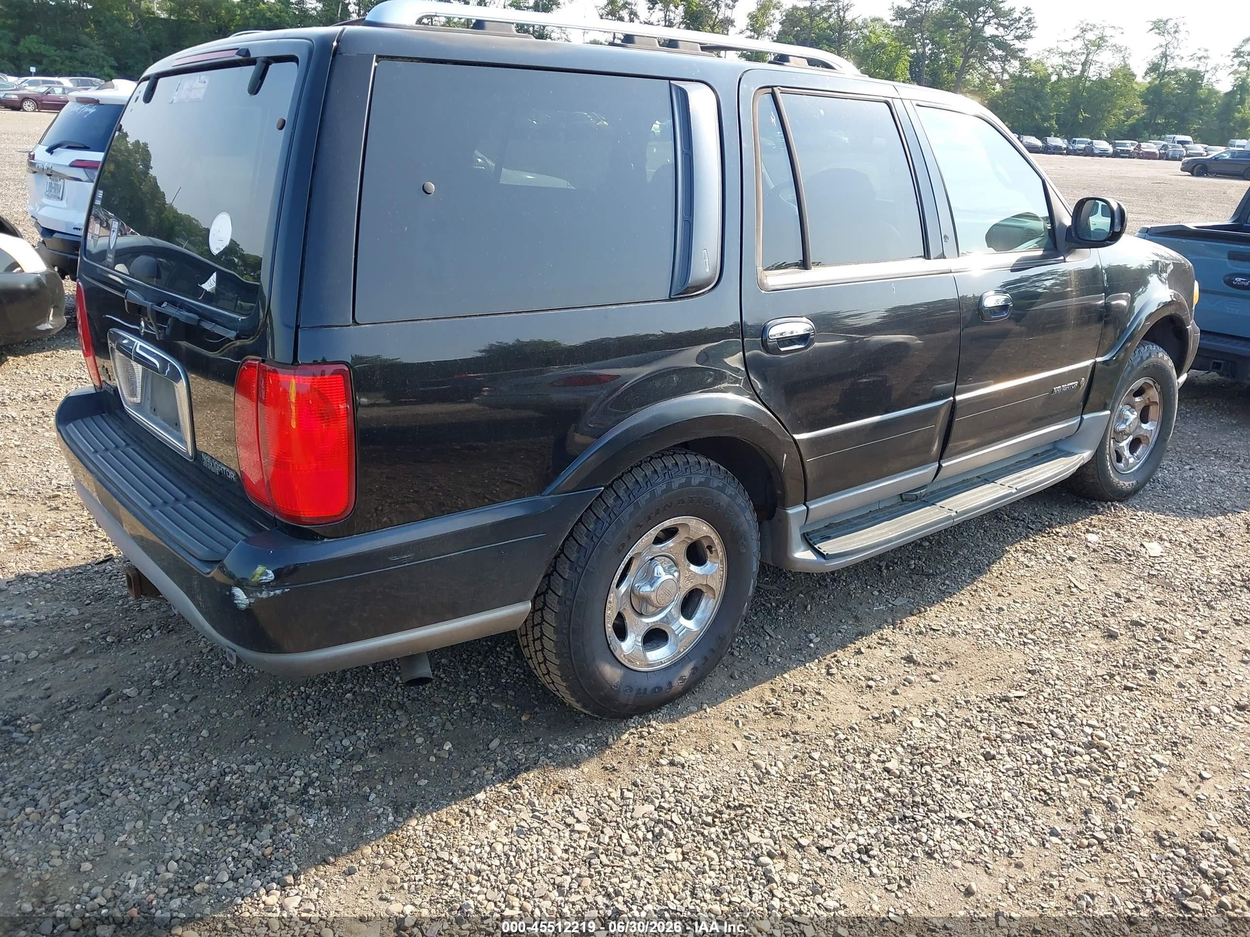 2002 Lincoln Navigator   Black vin: 5LMFU28R82LJ18109