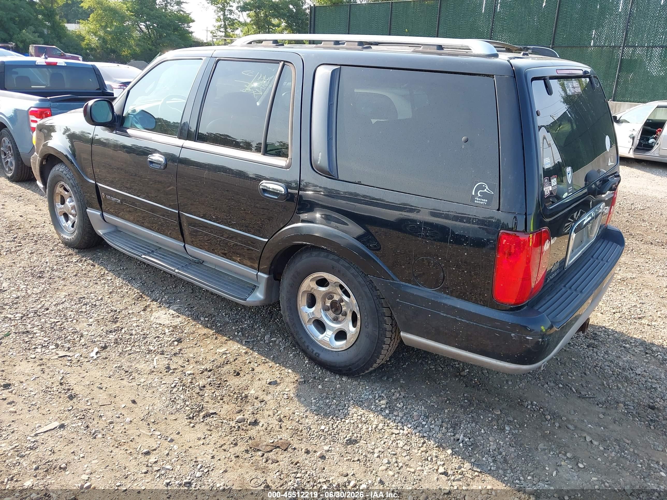 2002 Lincoln Navigator   Black vin: 5LMFU28R82LJ18109