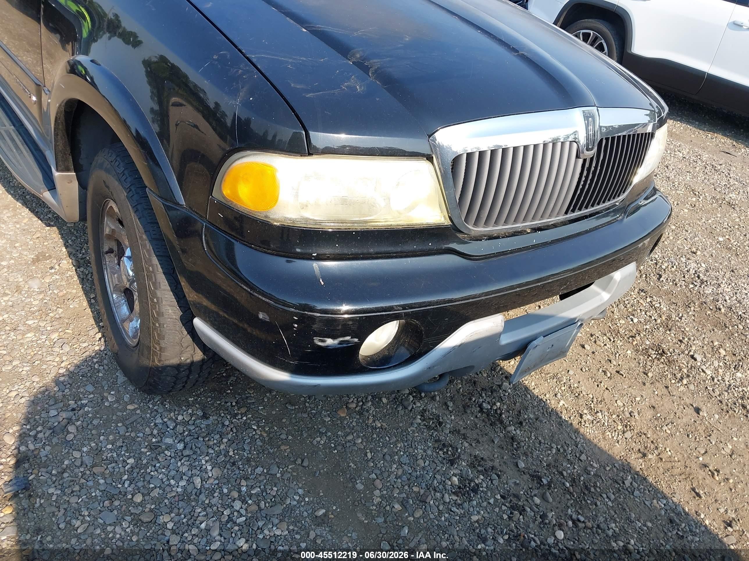 2002 Lincoln Navigator   Black vin: 5LMFU28R82LJ18109