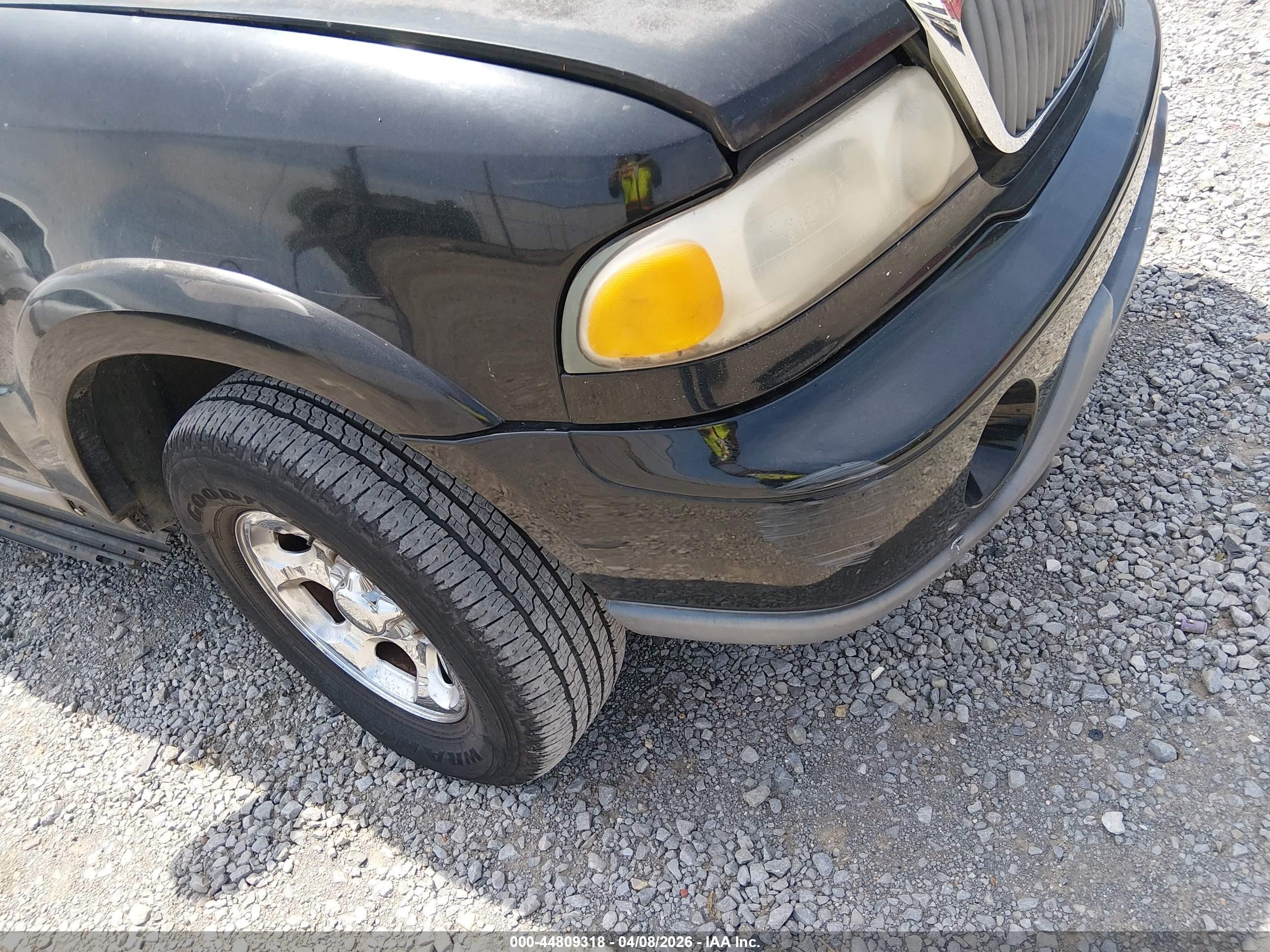 2001 Lincoln Navigator   Black vin: 5LMFU28R91LJ14049