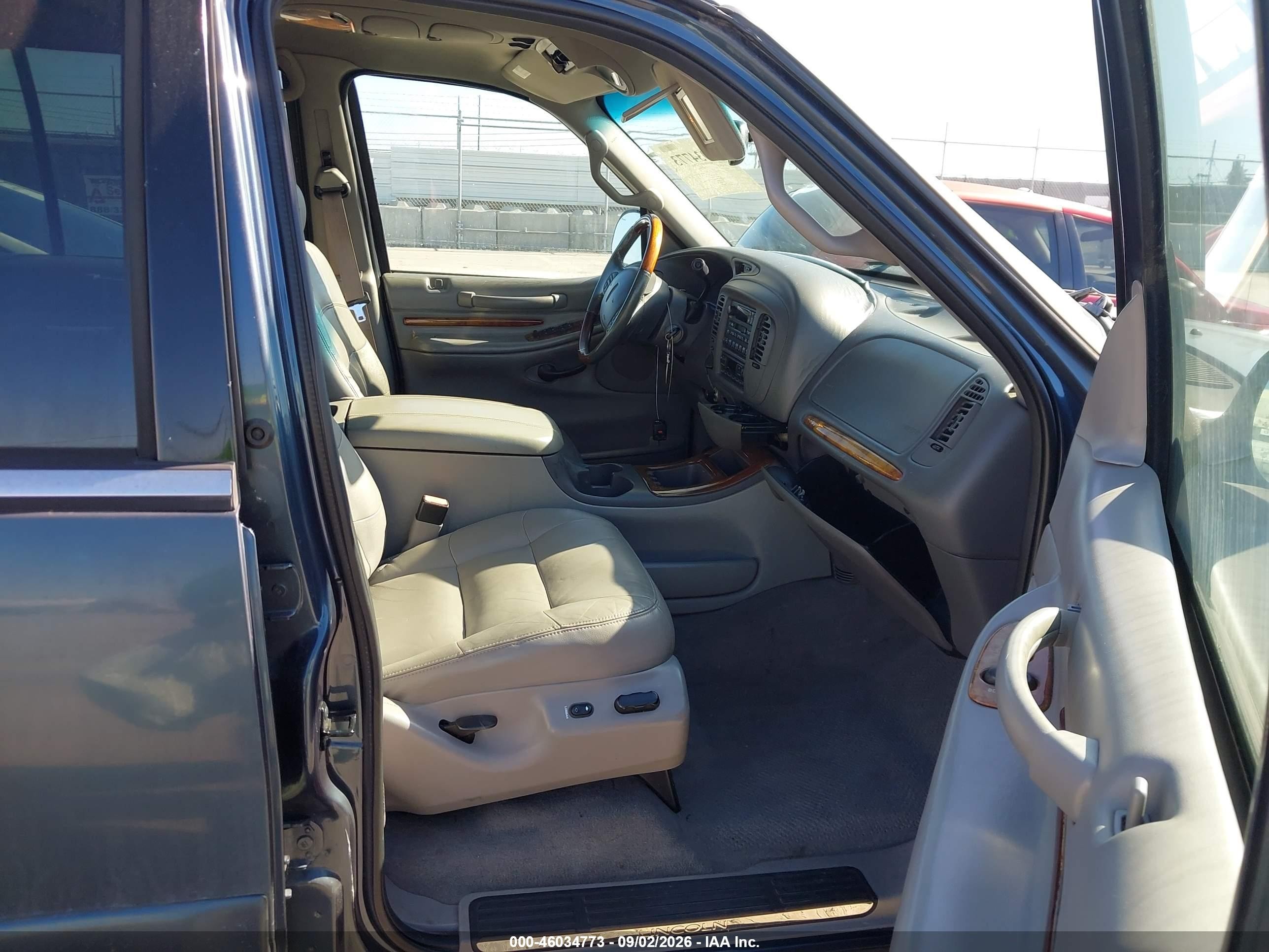 2001 Lincoln Navigator   Gray vin: 5LMFU28R91LJ31255