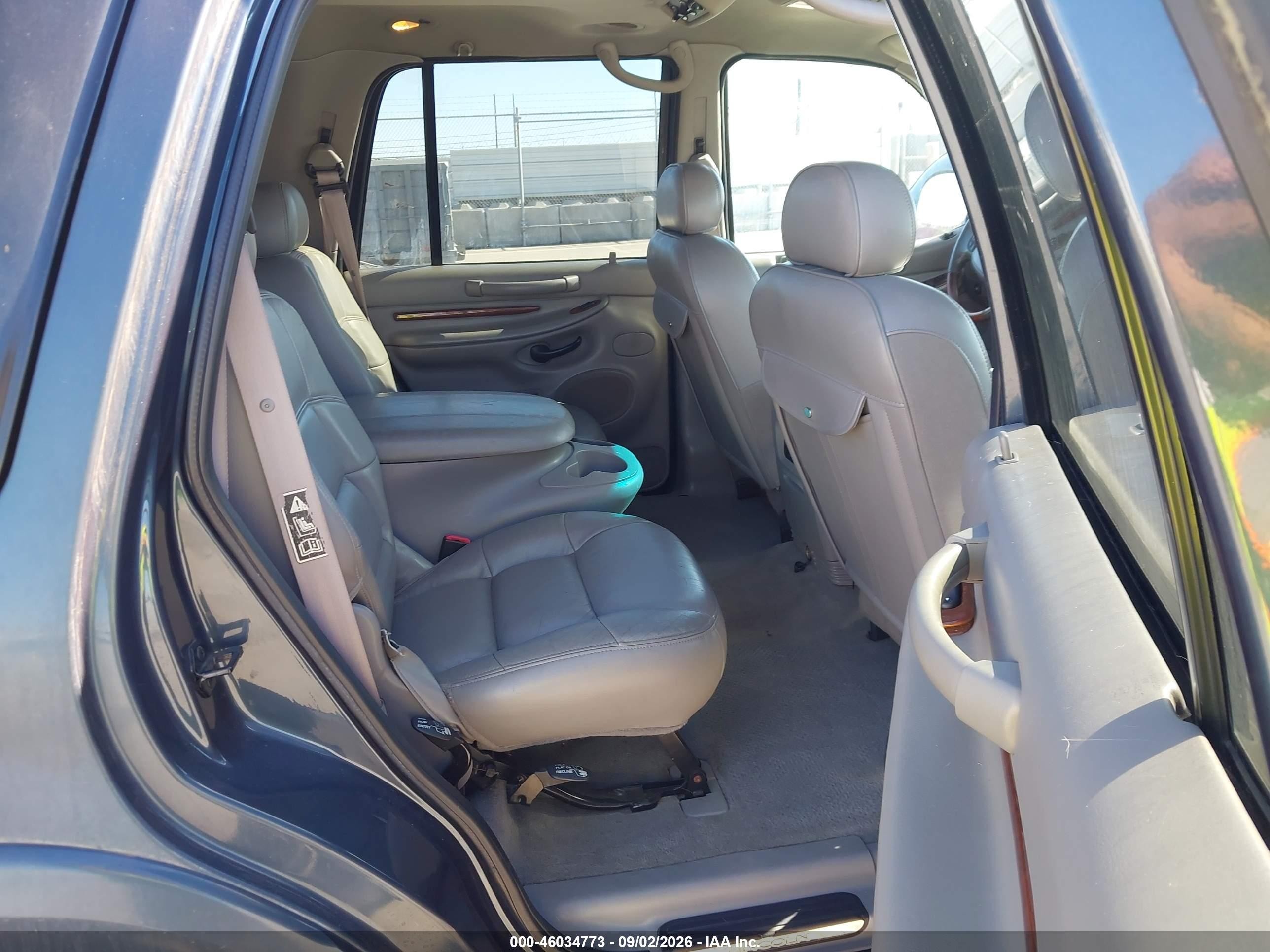 2001 Lincoln Navigator   Gray vin: 5LMFU28R91LJ31255