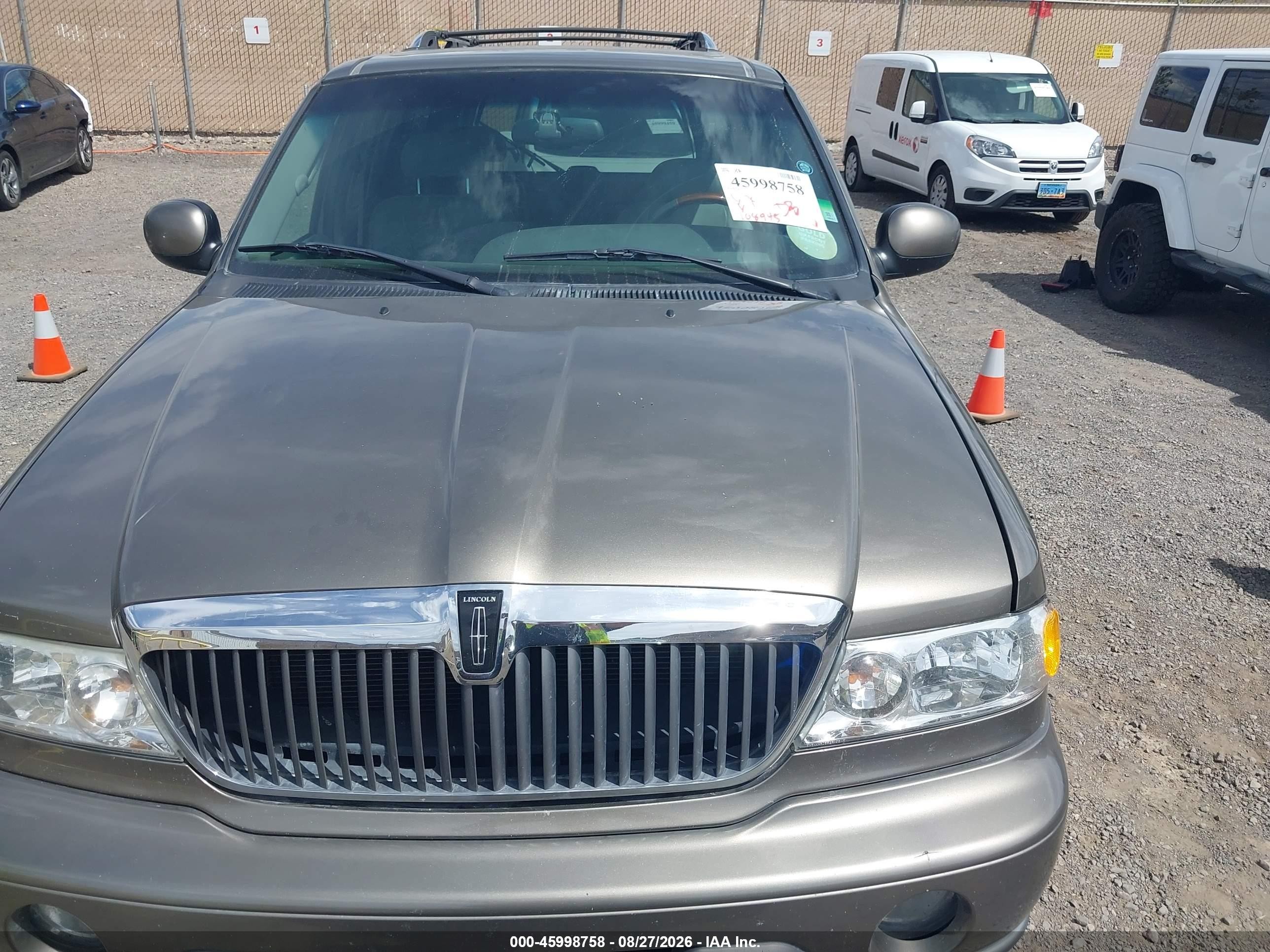 2002 Lincoln Navigator   Brown vin: 5LMFU28R92LJ02050