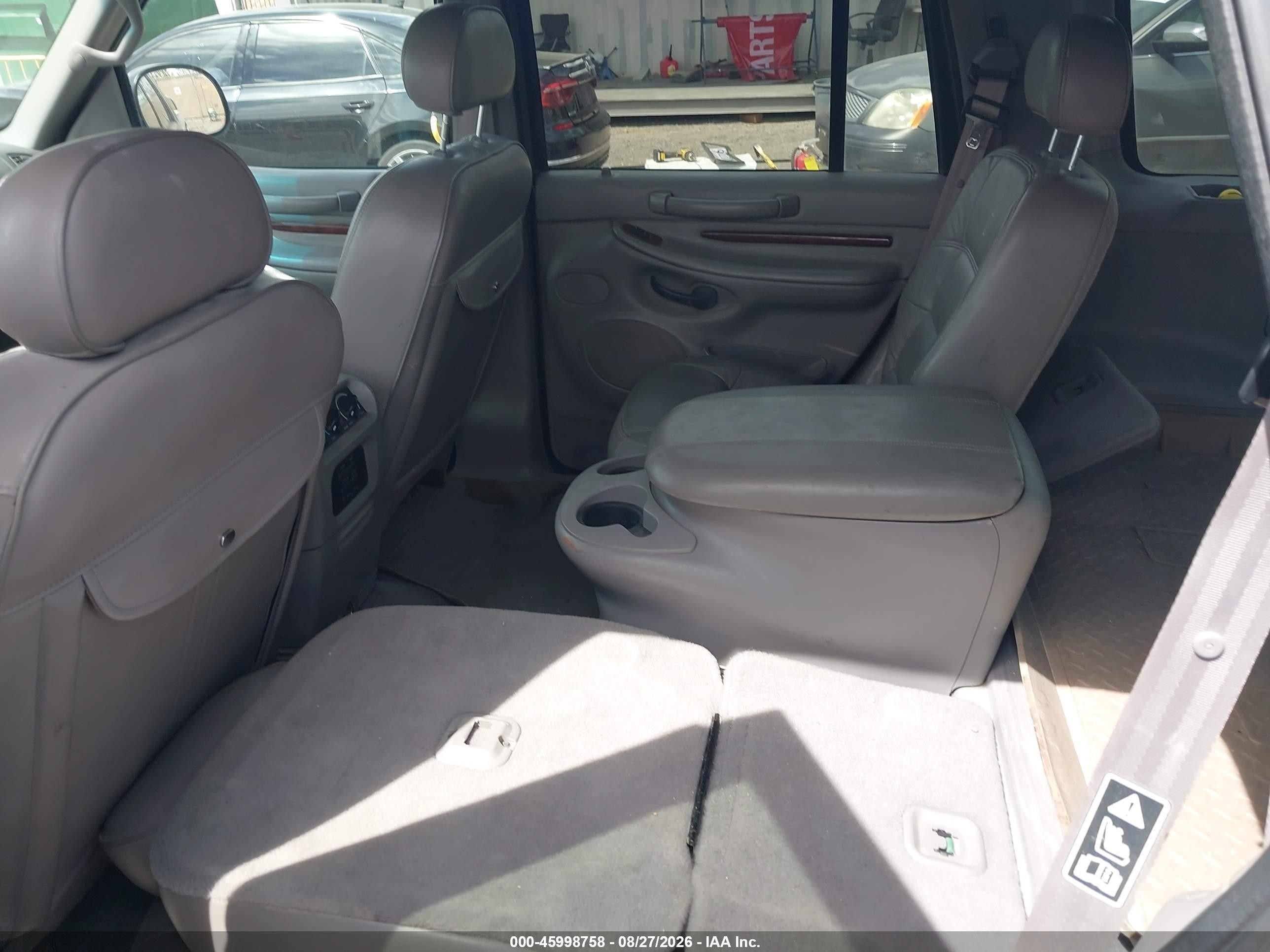 2002 Lincoln Navigator   Brown vin: 5LMFU28R92LJ02050