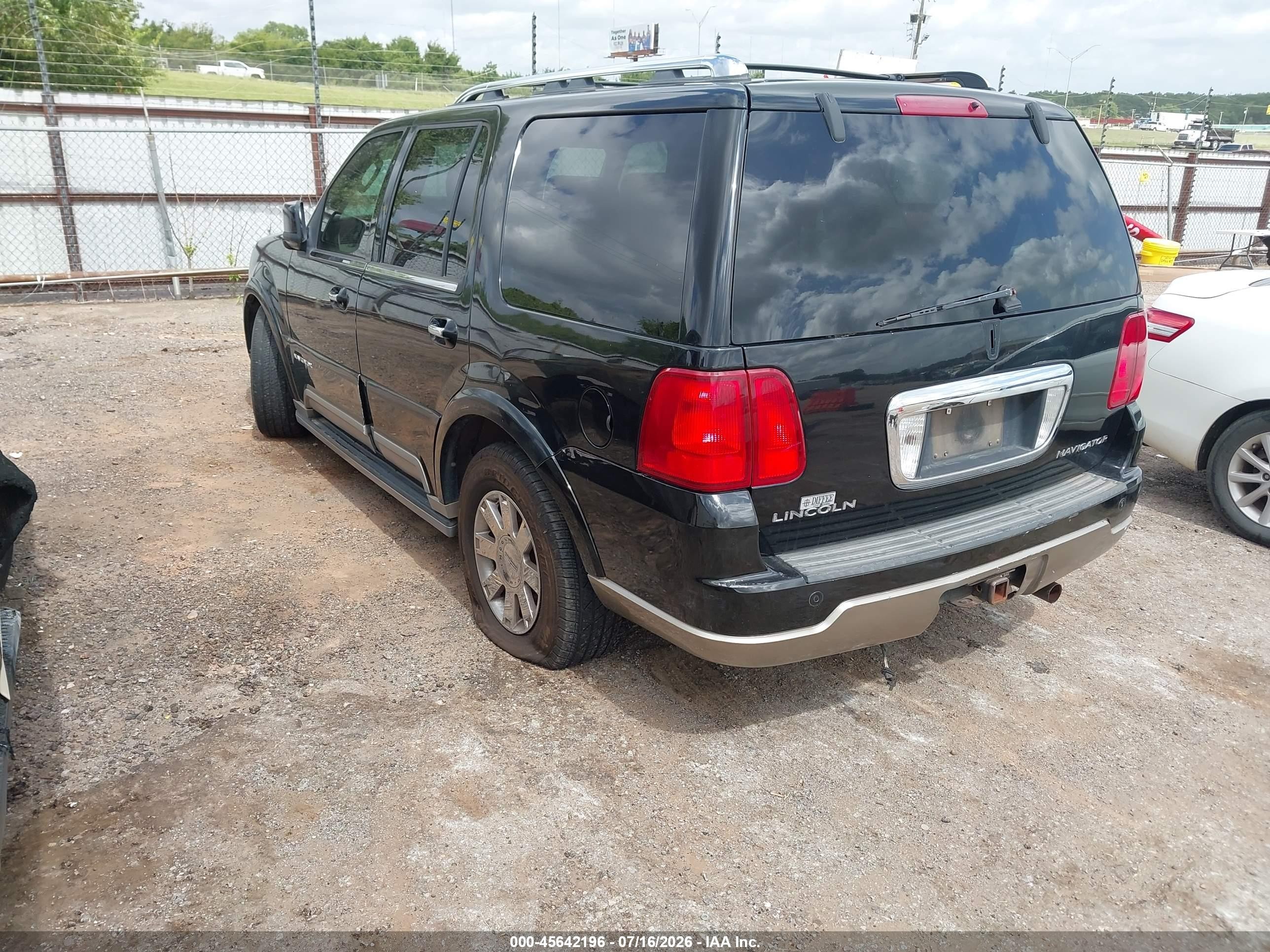 2004 Lincoln Navigator   Black vin: 5LMFU28R94LJ04125
