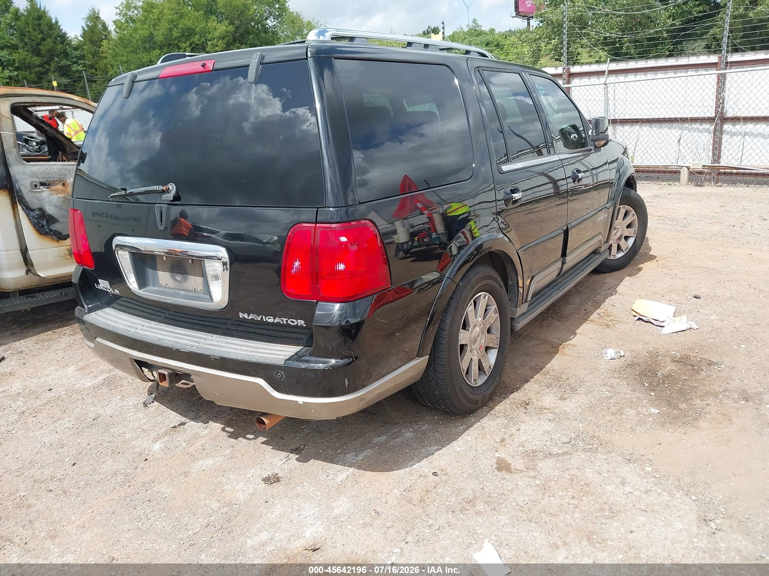 2004 Lincoln Navigator   Black vin: 5LMFU28R94LJ04125