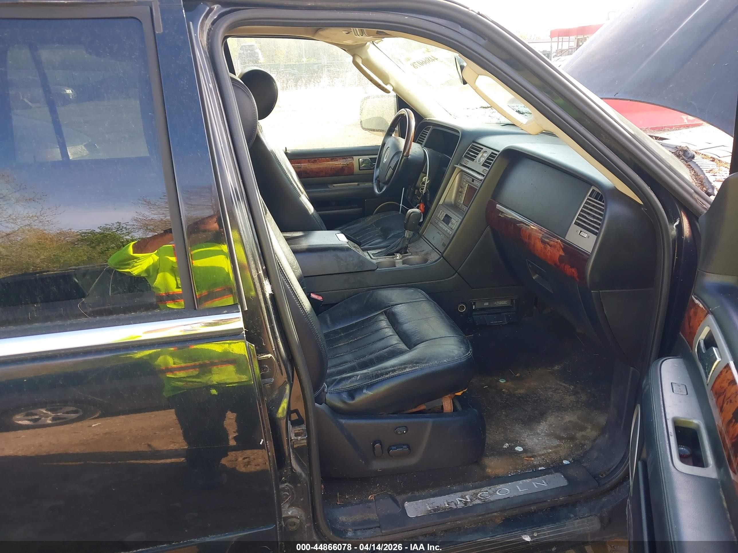 2003 Lincoln Navigator   Black vin: 5LMFU28RX3LJ28089