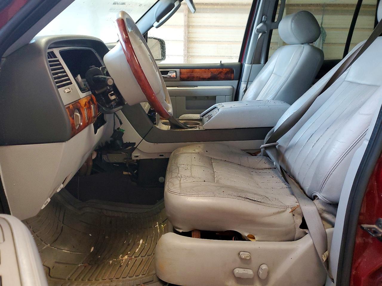 2004 Lincoln Navigator Burgundy vin: 5LMFU28RX4LJ34623