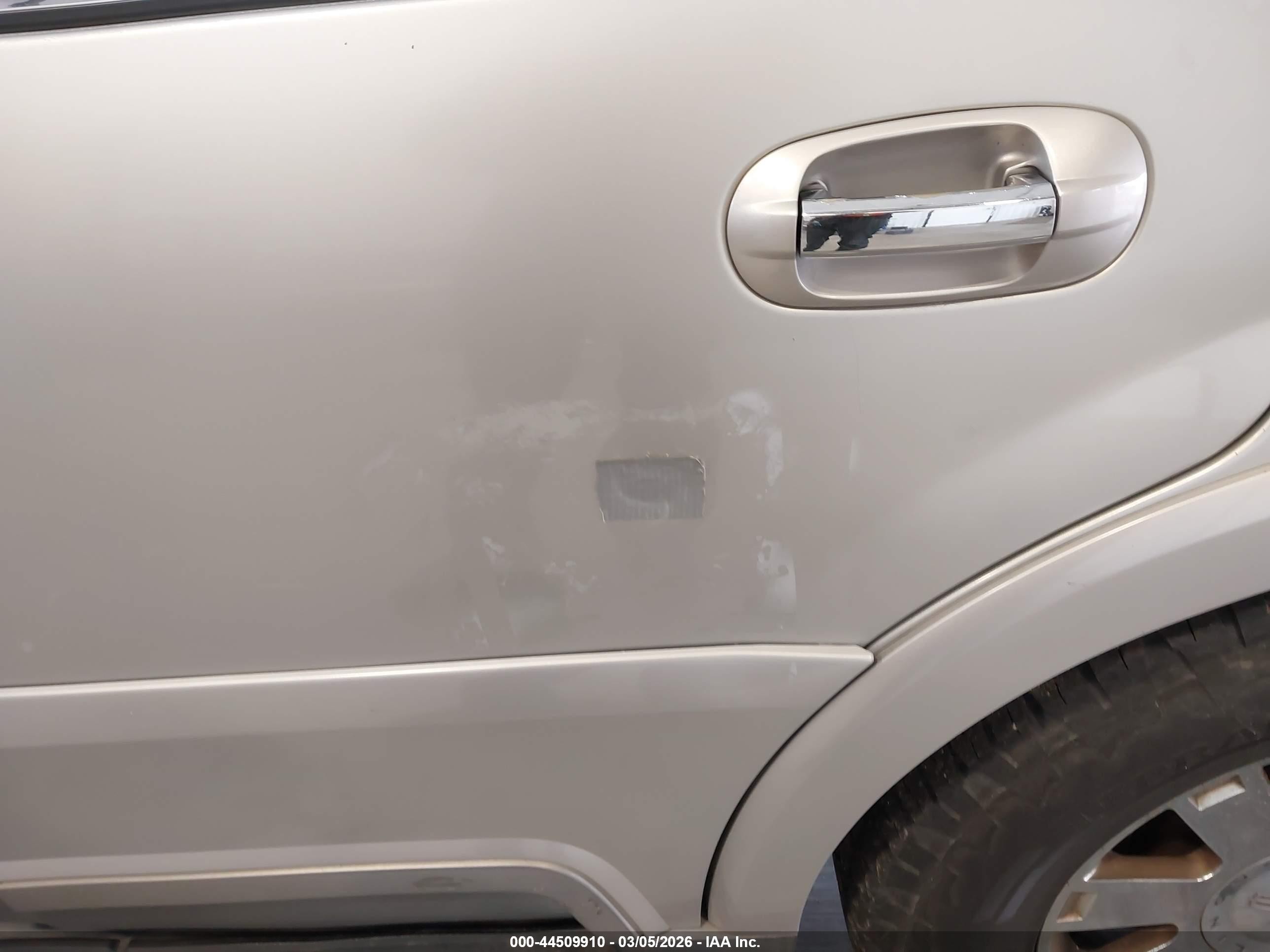 2004 Lincoln Navigator   Silver vin: 5LMFU28RX4LJ41670
