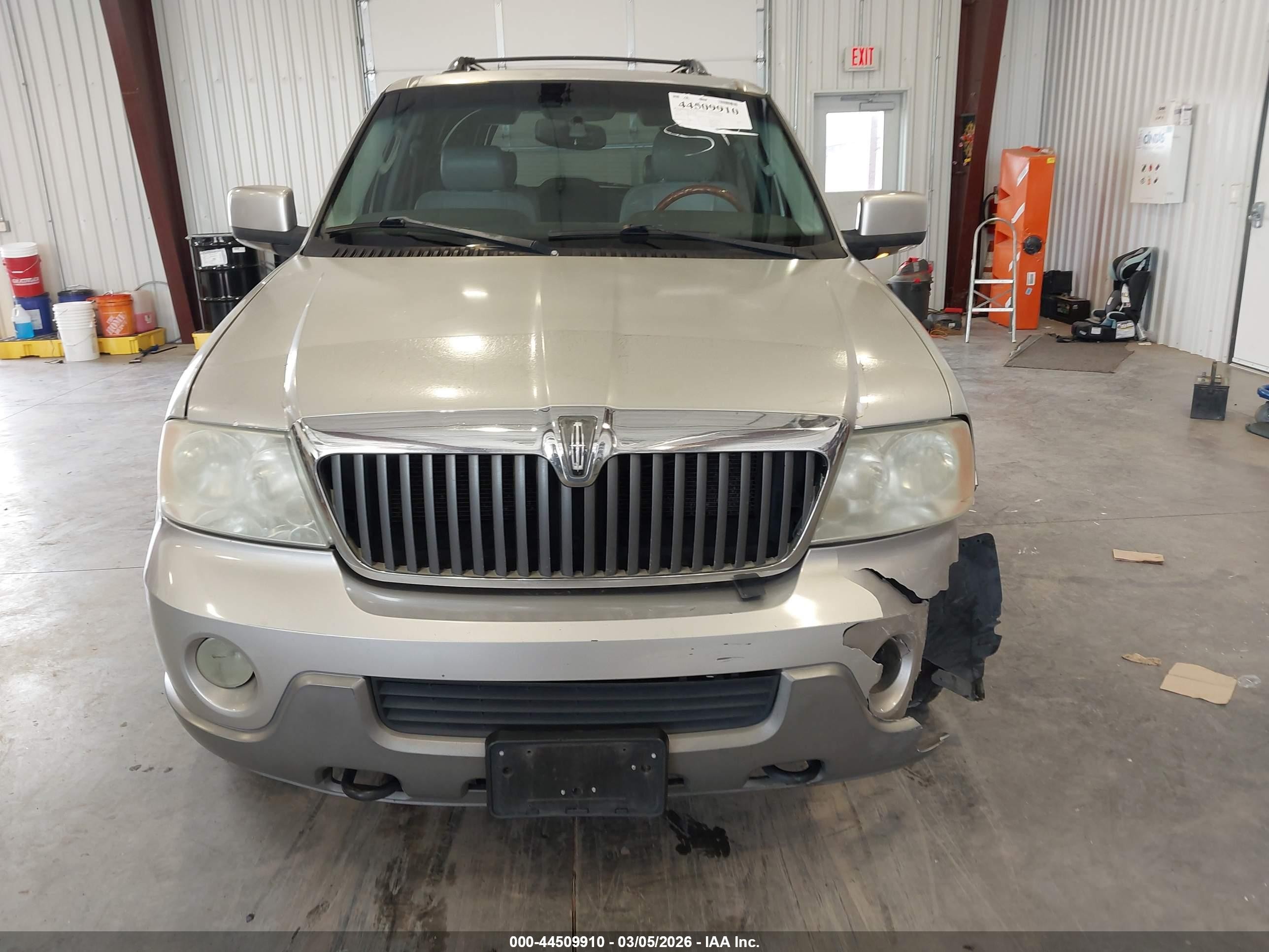 2004 Lincoln Navigator   Silver vin: 5LMFU28RX4LJ41670