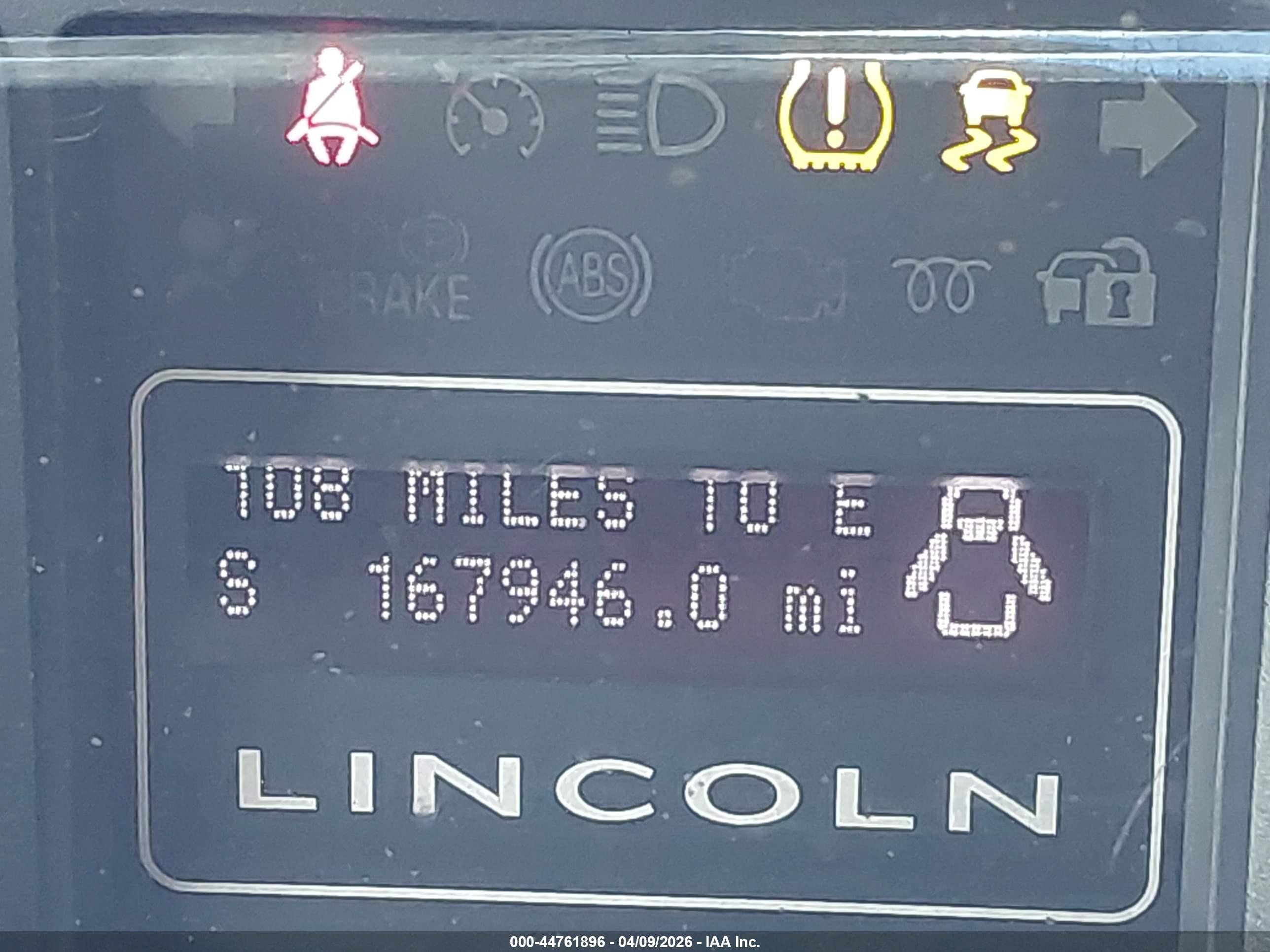 2011 Lincoln Navigator   White vin: 5LMJJ2H51BEJ00183
