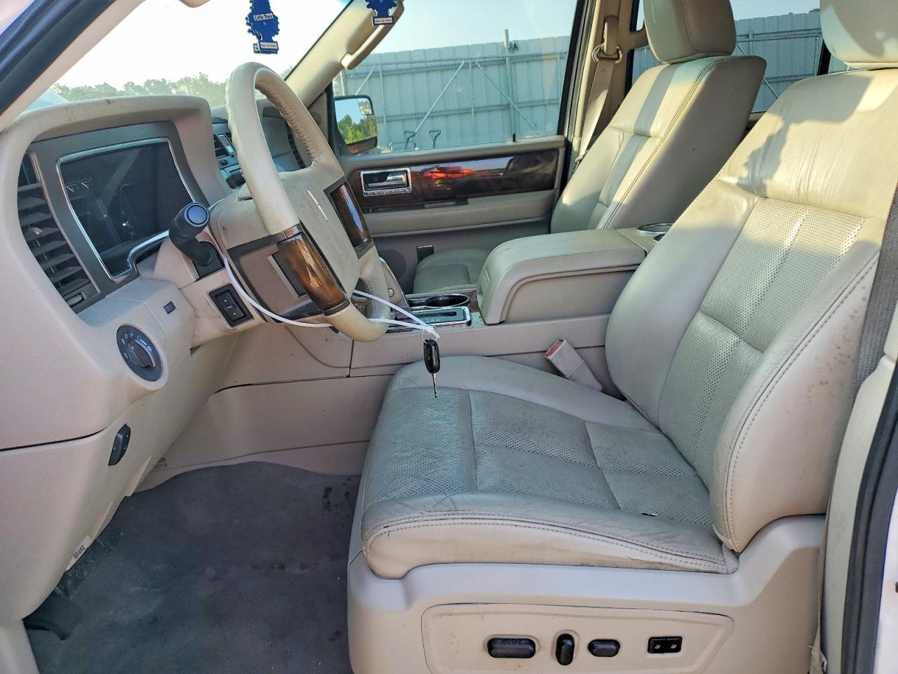 2012 Lincoln Navigator Белый vin: 5LMJJ2H51CEL02121