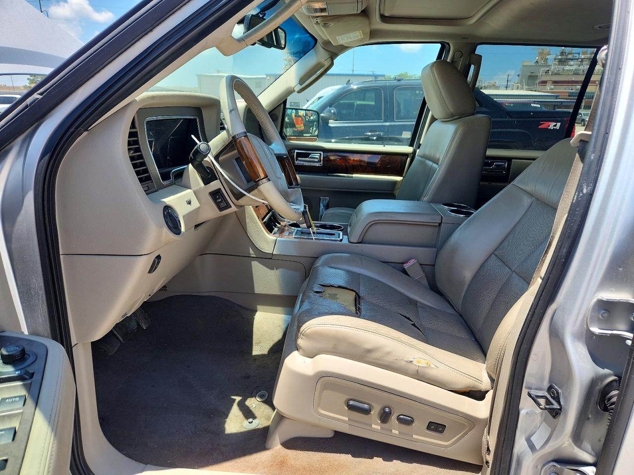 2013 Lincoln Navigator Silver vin: 5LMJJ2H51DEL06901