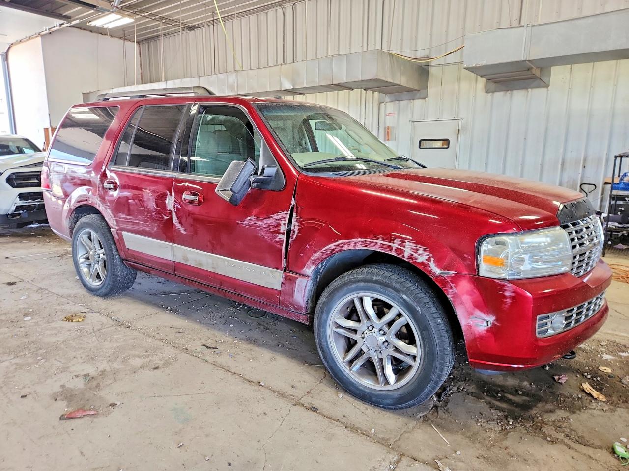 2014 Lincoln Navigator Burgundy vin: 5LMJJ2H51EEL03319
