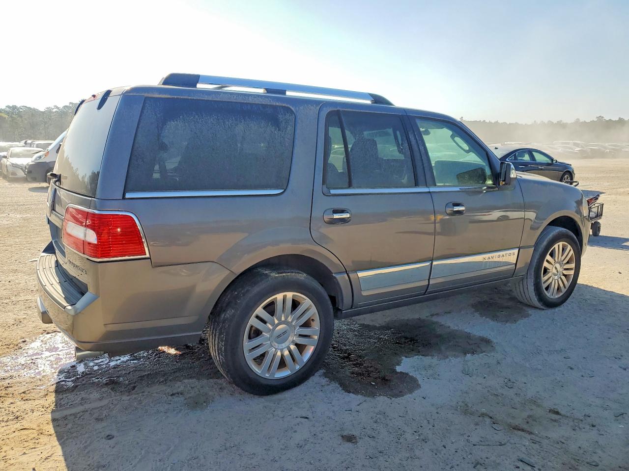 2014 Lincoln Navigator Silver vin: 5LMJJ2H52EEL05337