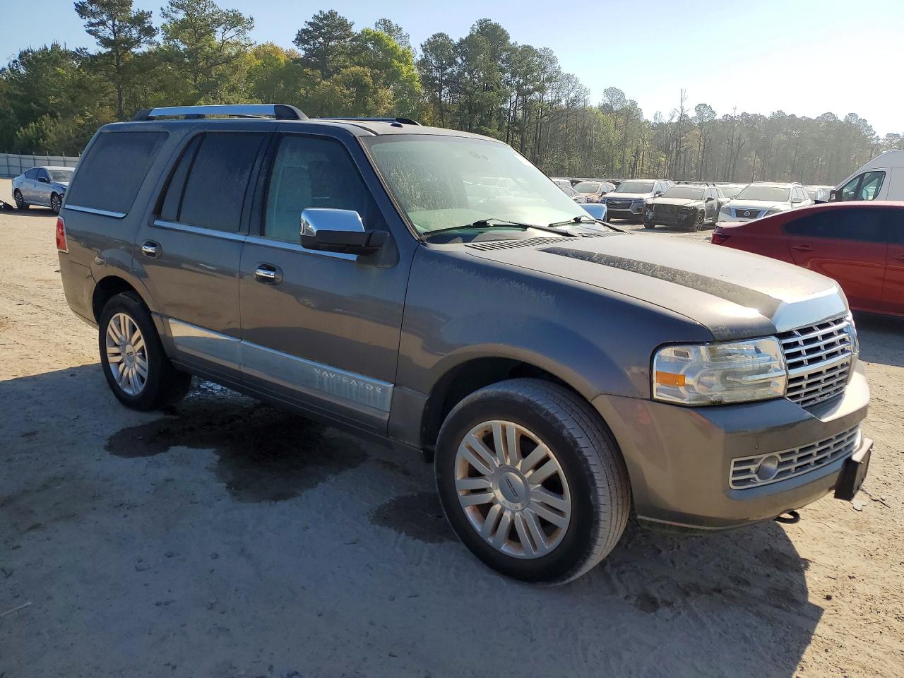 2014 Lincoln Navigator Silver vin: 5LMJJ2H52EEL05337