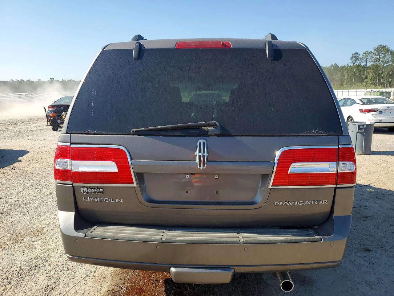 2014 Lincoln Navigator Silver vin: 5LMJJ2H52EEL05337