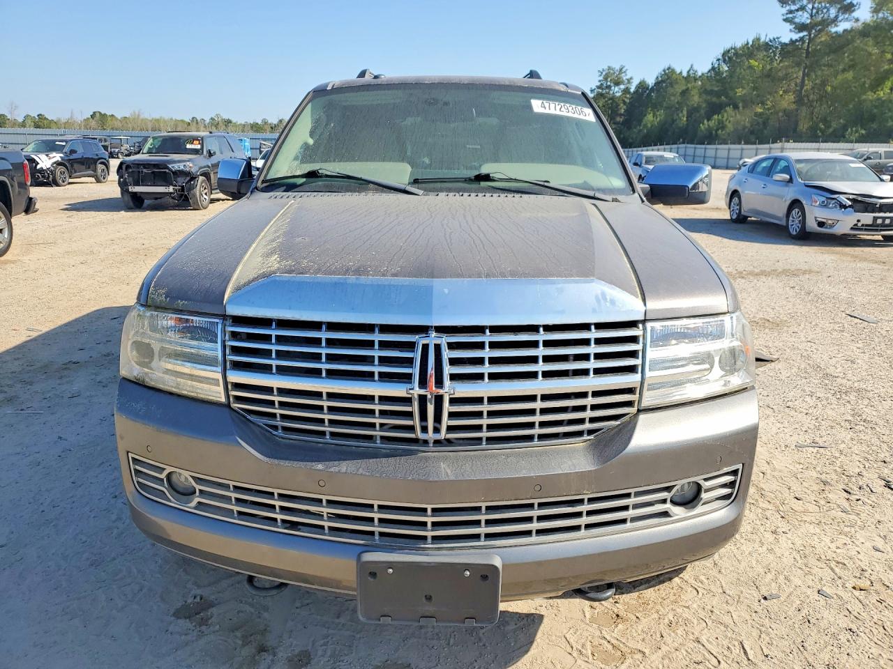 2014 Lincoln Navigator Silver vin: 5LMJJ2H52EEL05337
