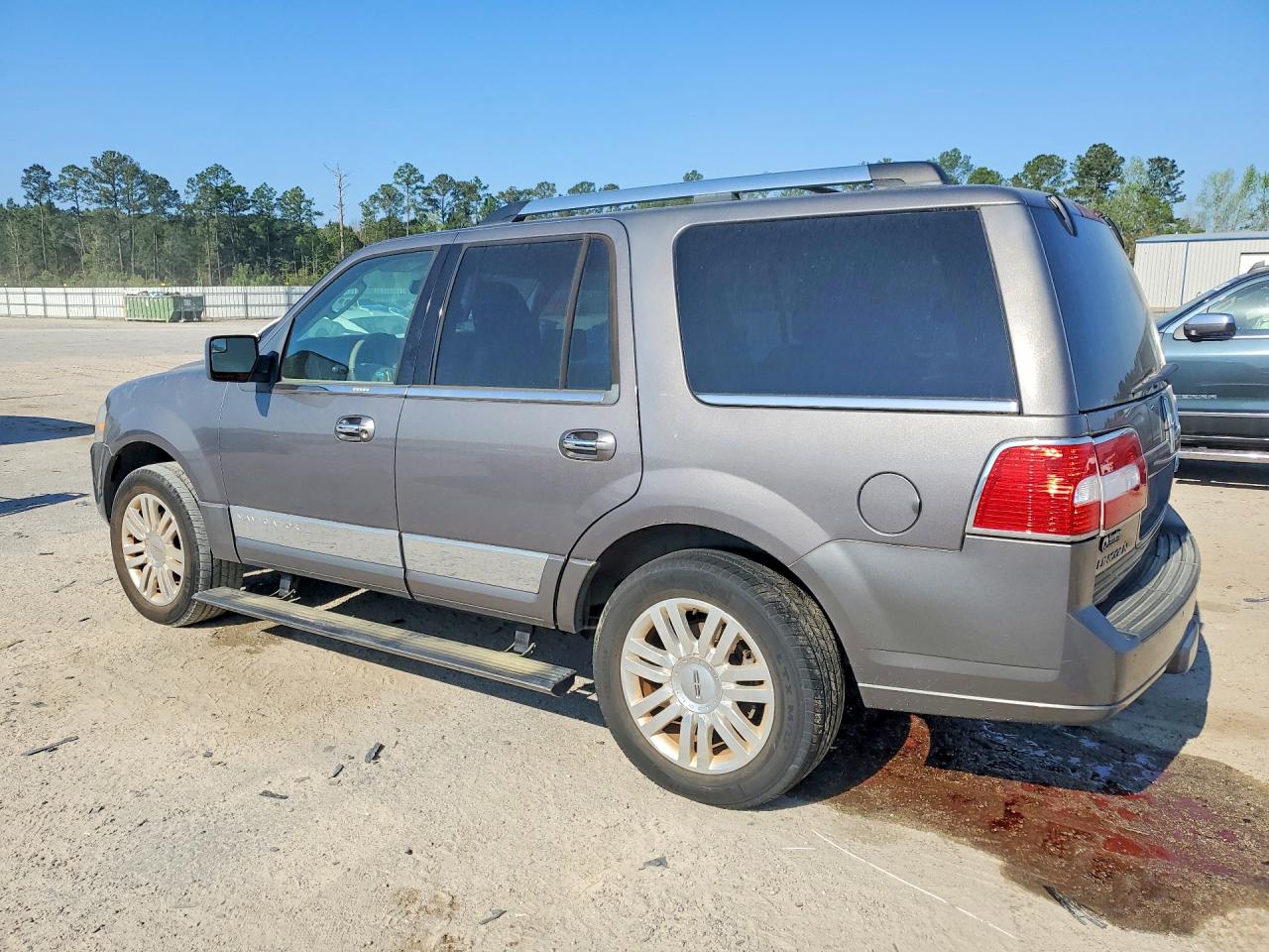 2014 Lincoln Navigator Silver vin: 5LMJJ2H52EEL05337