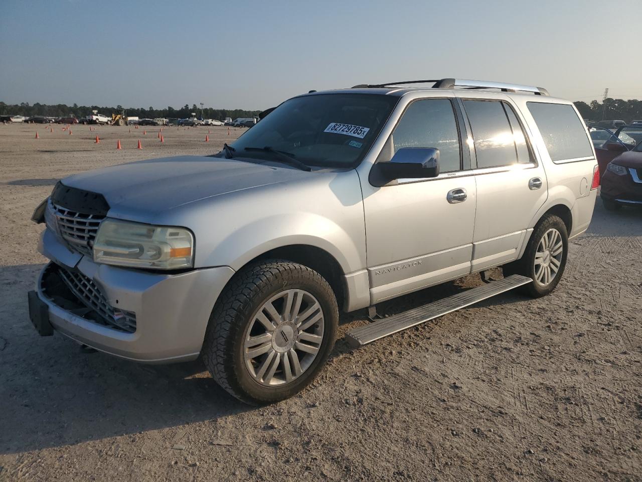 2010 Lincoln Navigator Silver vin: 5LMJJ2H53AEJ09482