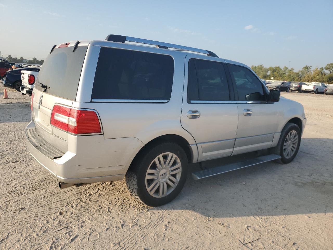 2010 Lincoln Navigator Silver vin: 5LMJJ2H53AEJ09482