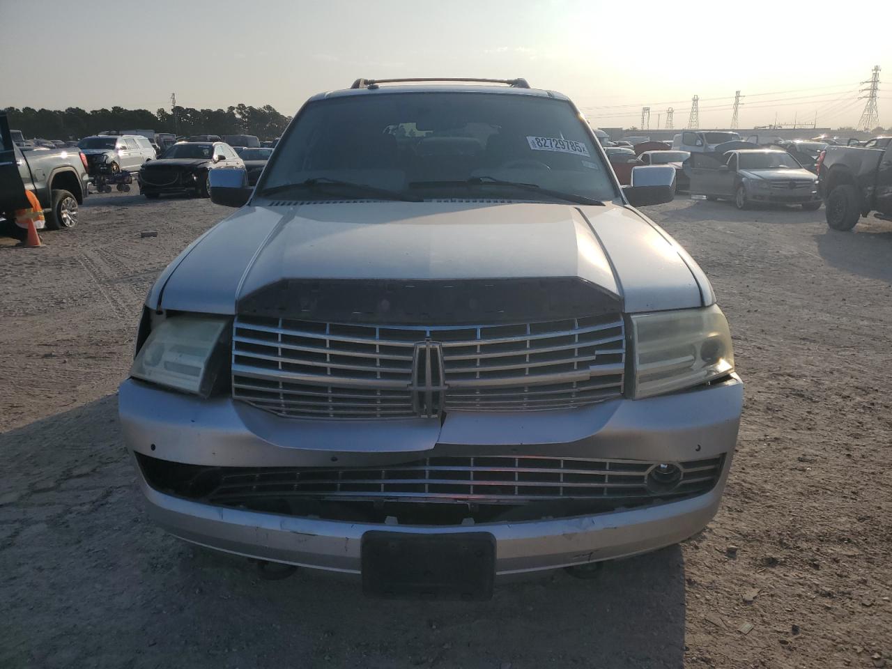 2010 Lincoln Navigator Silver vin: 5LMJJ2H53AEJ09482