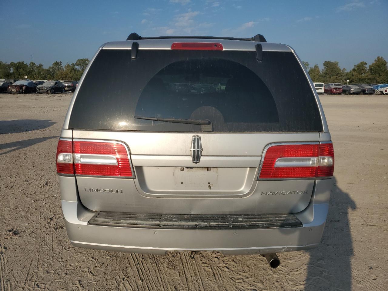 2010 Lincoln Navigator Silver vin: 5LMJJ2H53AEJ09482