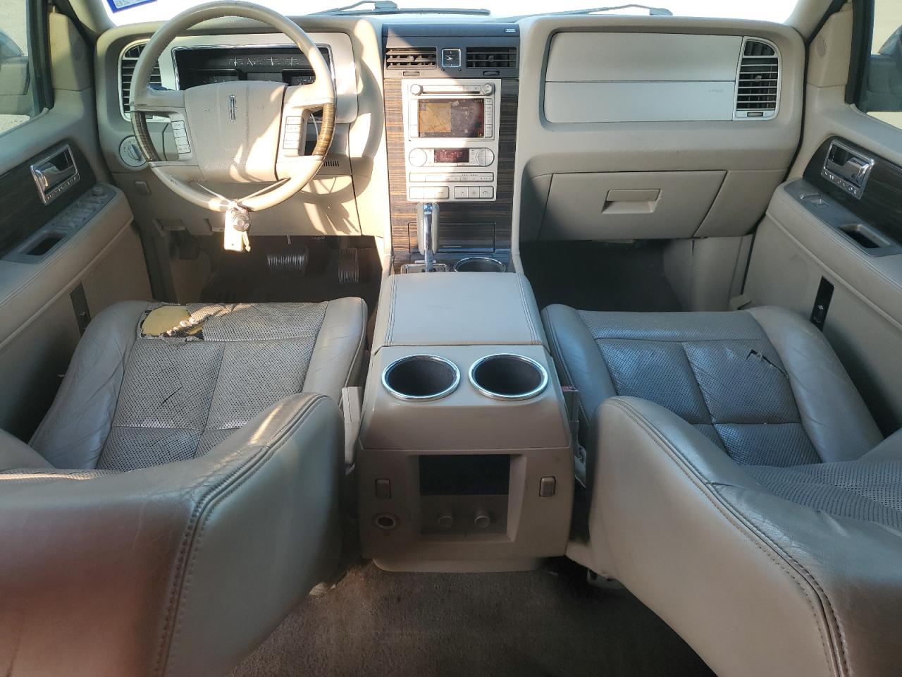 2010 Lincoln Navigator Silver vin: 5LMJJ2H53AEJ09482