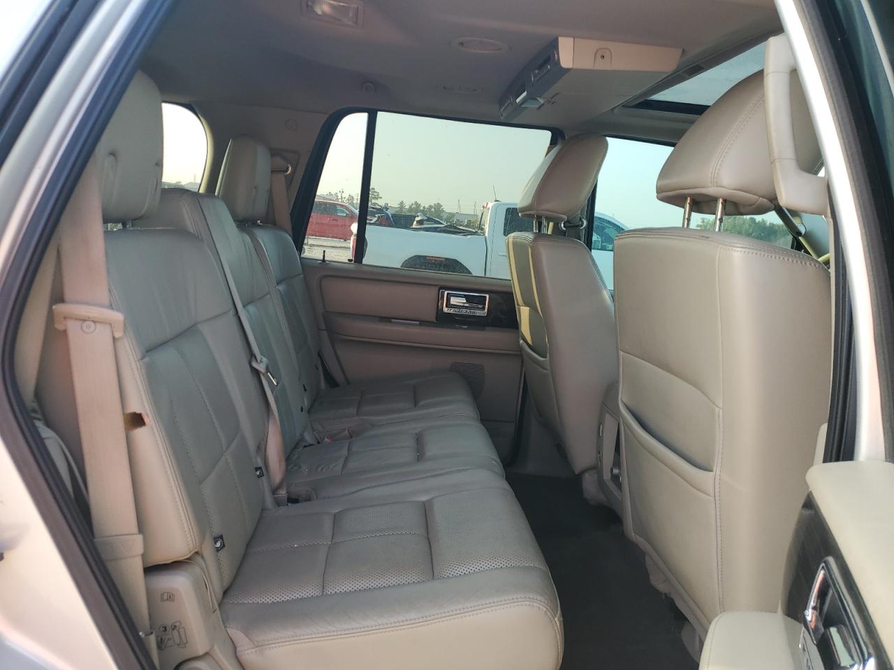 2010 Lincoln Navigator Silver vin: 5LMJJ2H53AEJ09482