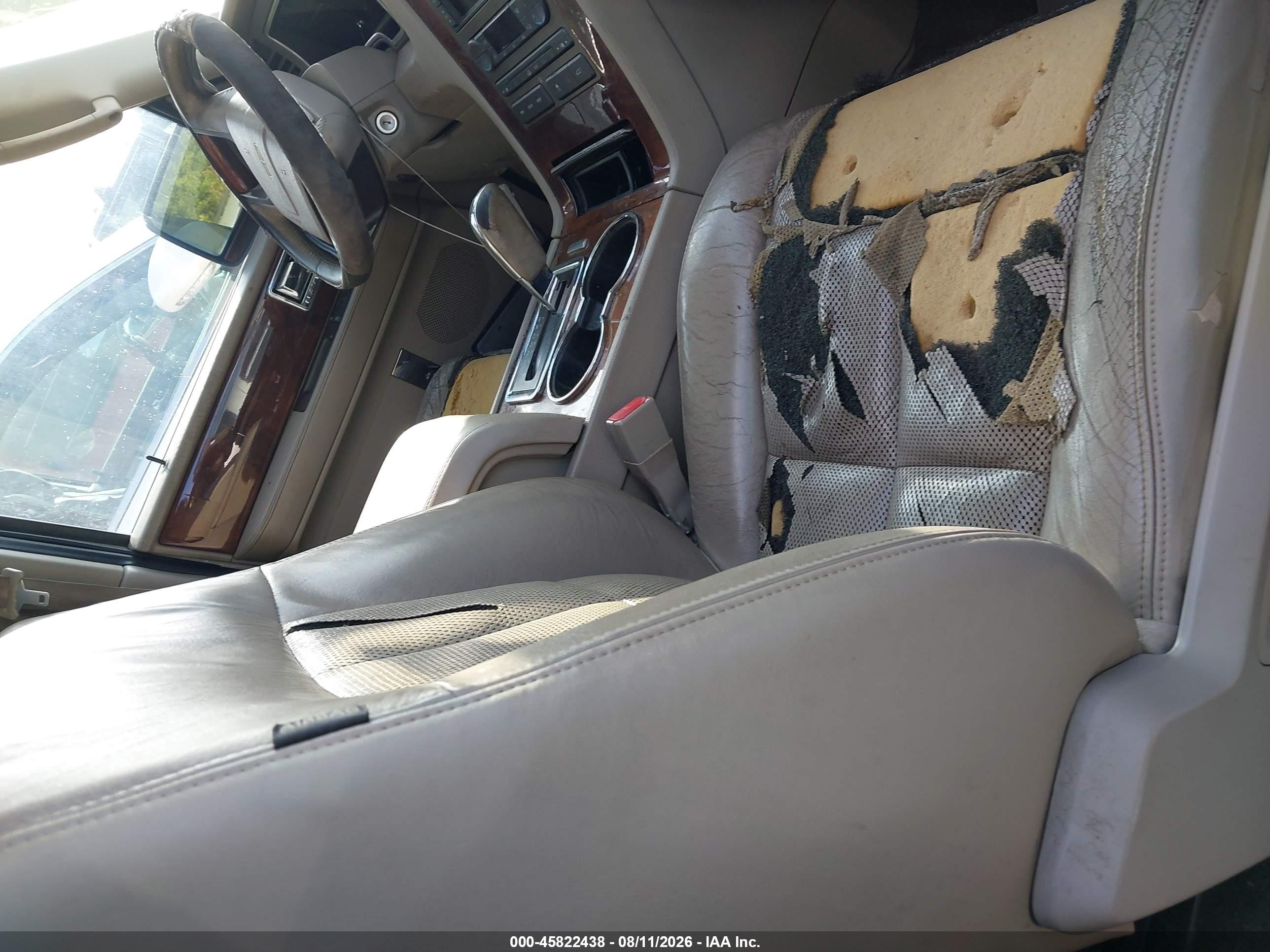 2011 Lincoln Navigator   Белый vin: 5LMJJ2H53BEJ02100
