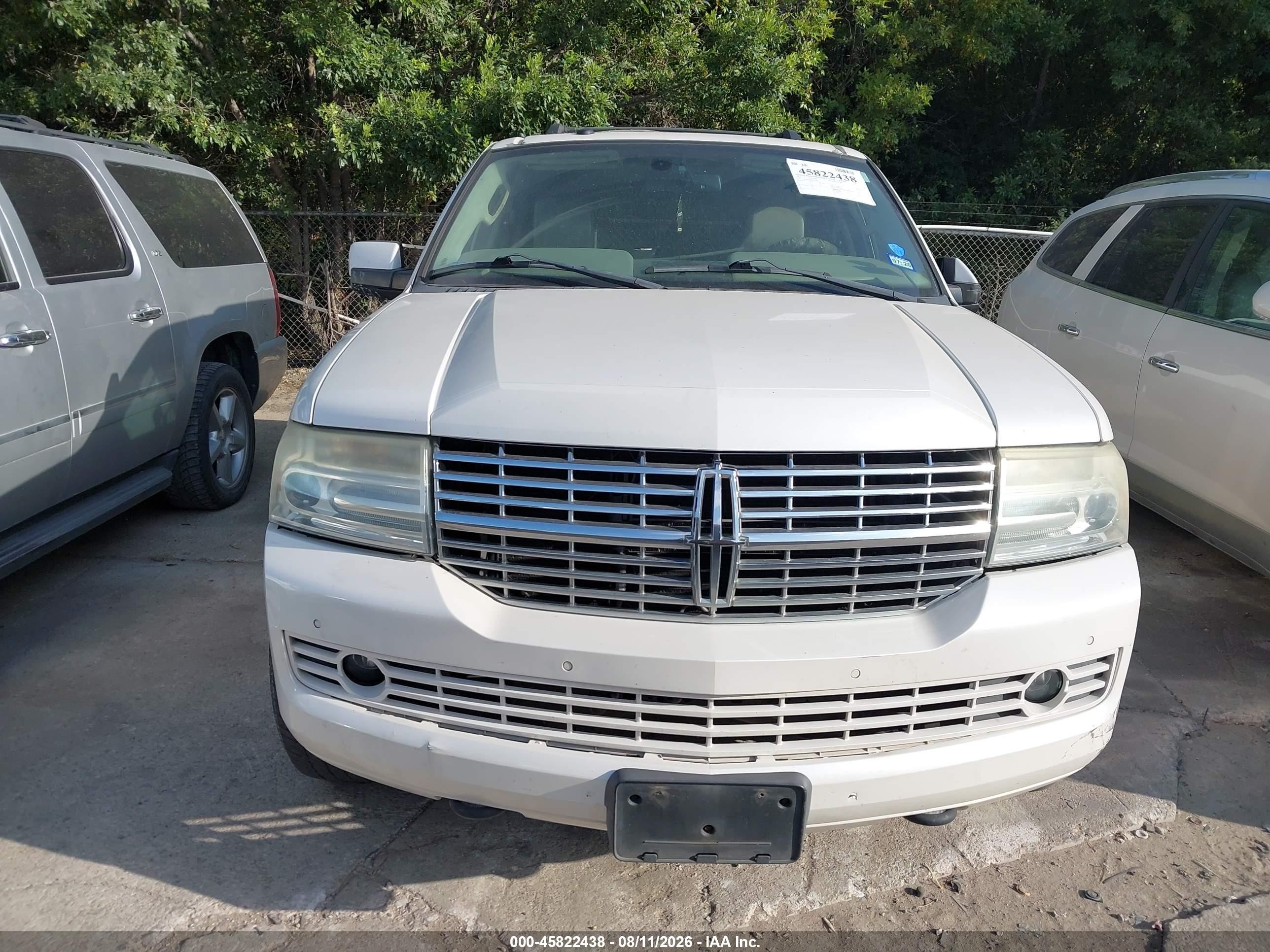 2011 Lincoln Navigator   Белый vin: 5LMJJ2H53BEJ02100