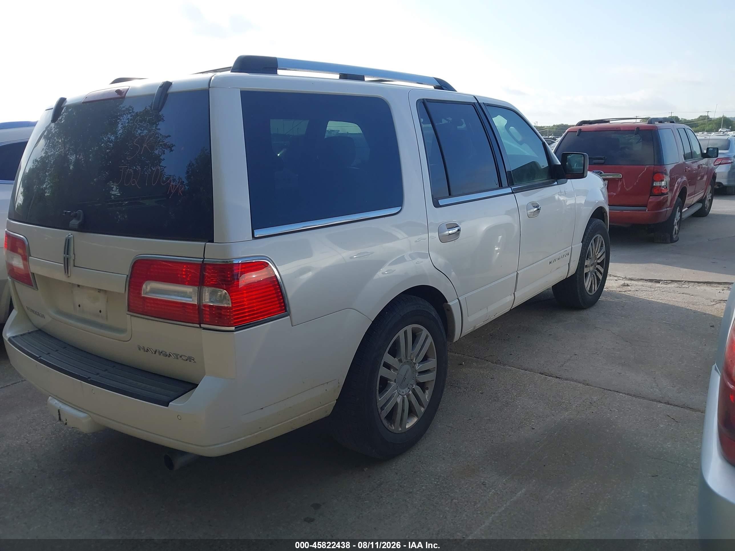 2011 Lincoln Navigator   Белый vin: 5LMJJ2H53BEJ02100