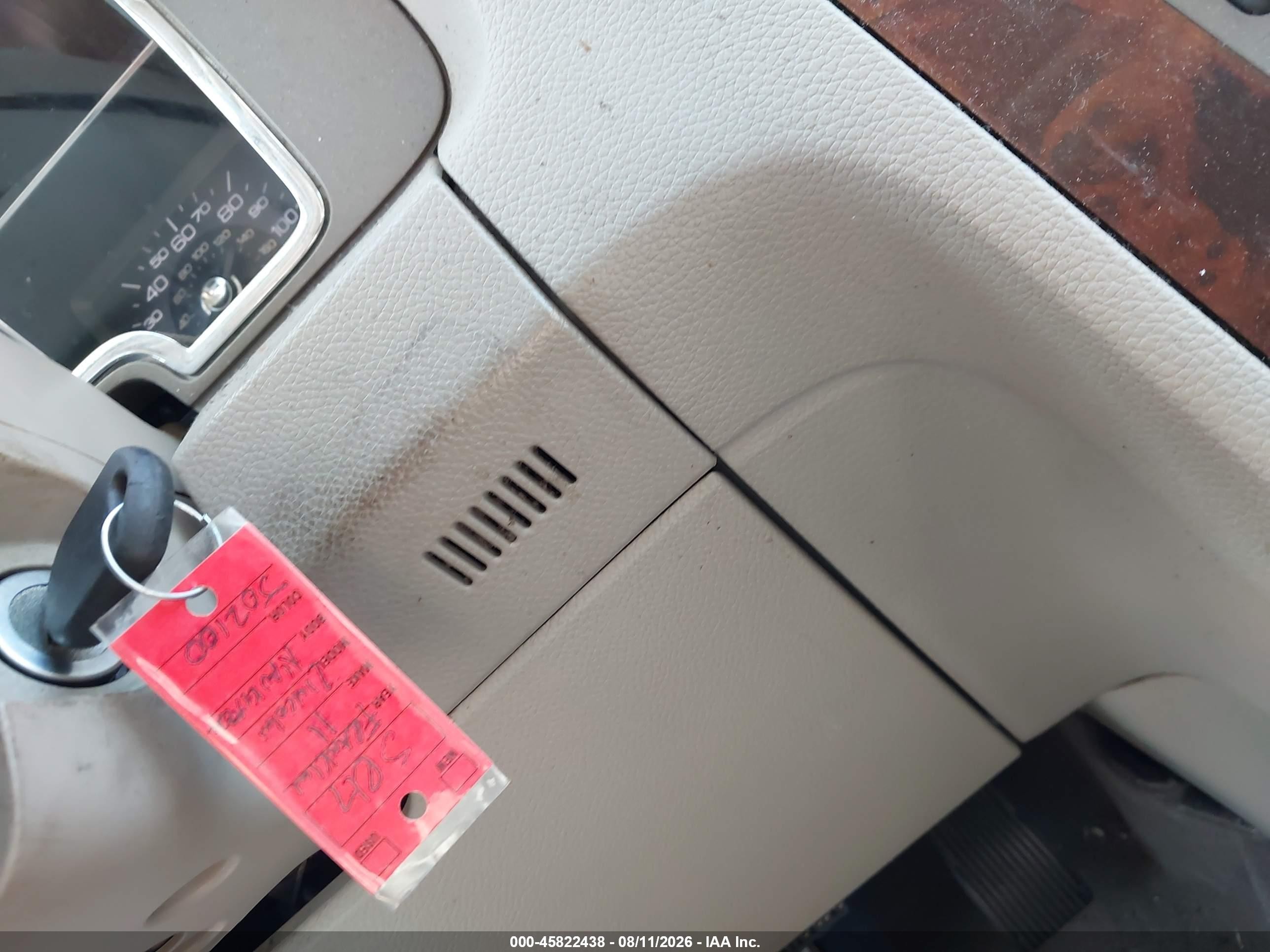 2011 Lincoln Navigator   Белый vin: 5LMJJ2H53BEJ02100