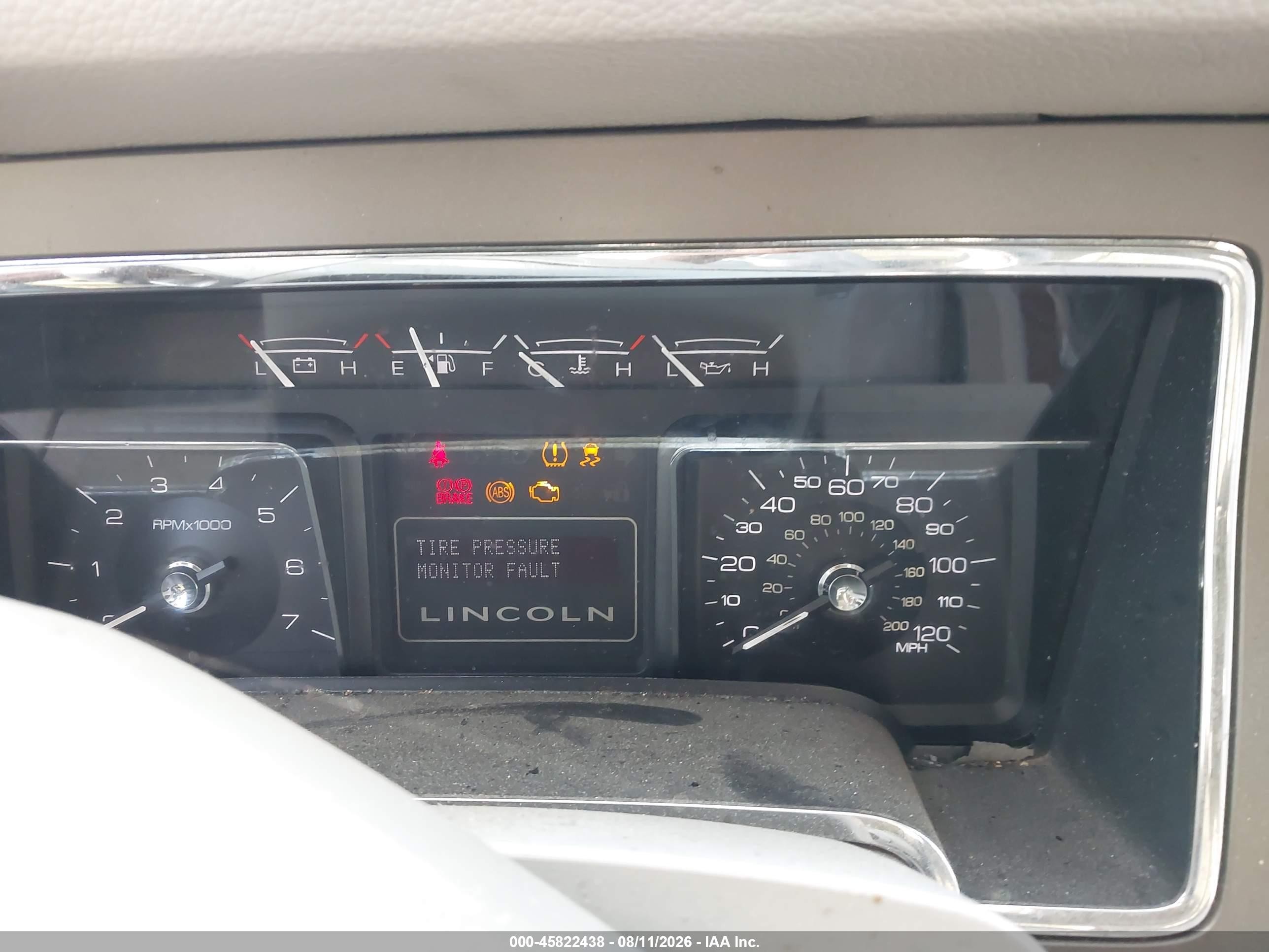 2011 Lincoln Navigator   Белый vin: 5LMJJ2H53BEJ02100