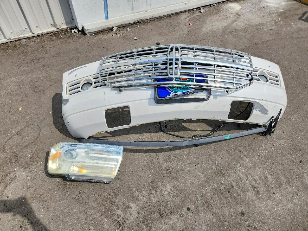 2012 Lincoln Navigator White vin: 5LMJJ2H53CEL00208