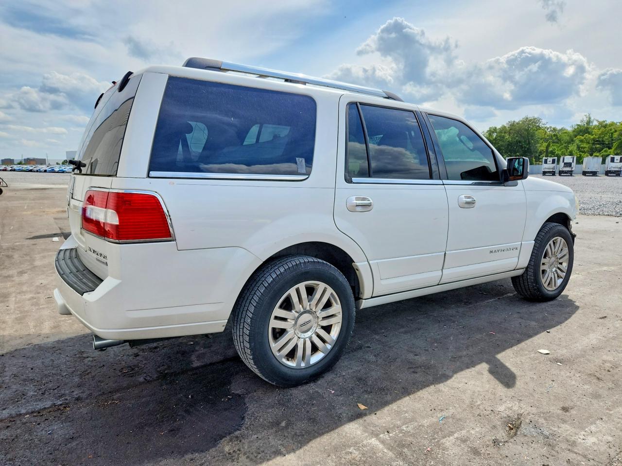 2012 Lincoln Navigator White vin: 5LMJJ2H53CEL00208