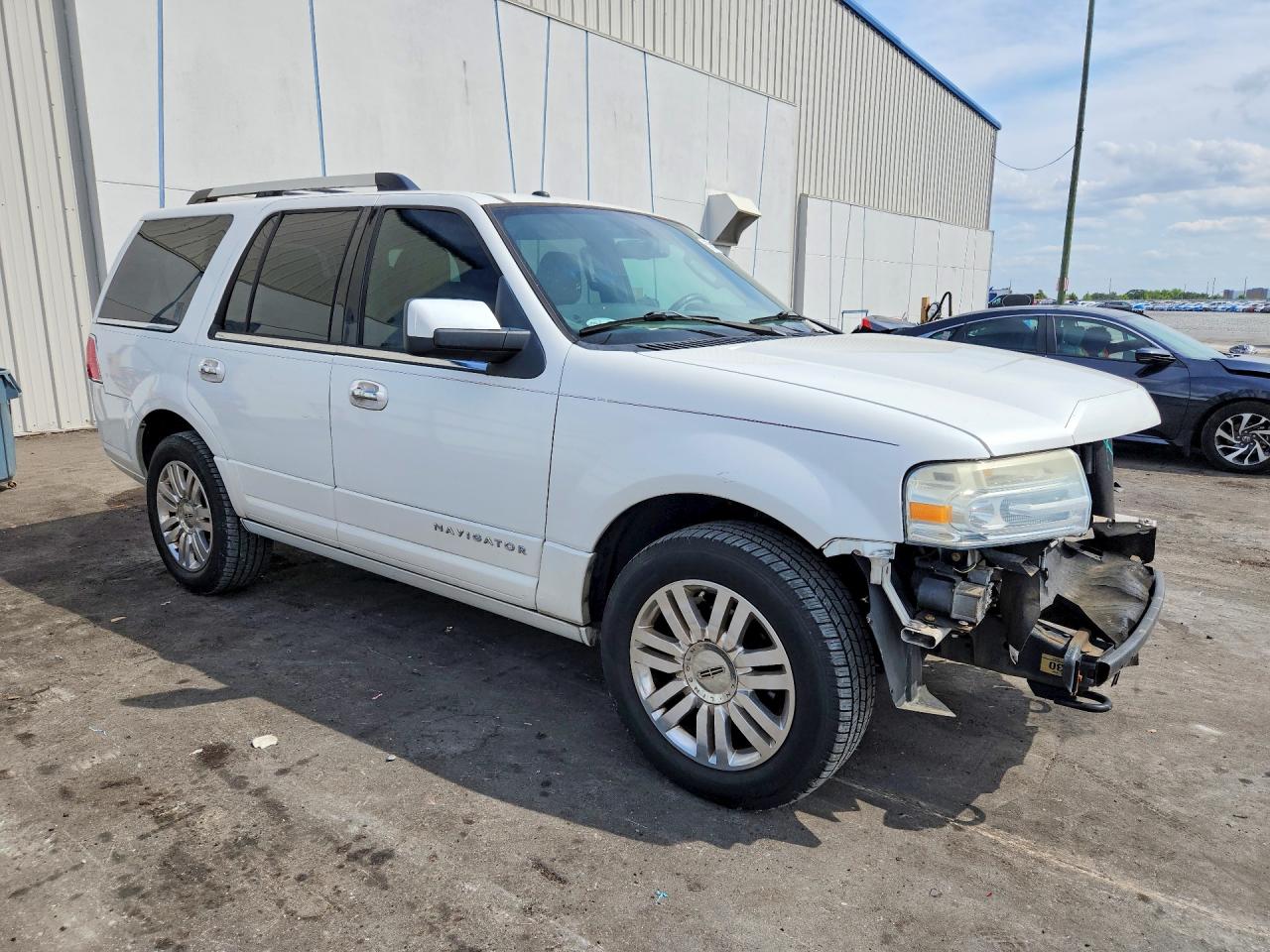 2012 Lincoln Navigator White vin: 5LMJJ2H53CEL00208