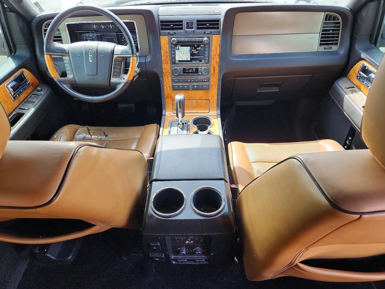 2012 Lincoln Navigator White vin: 5LMJJ2H53CEL00208