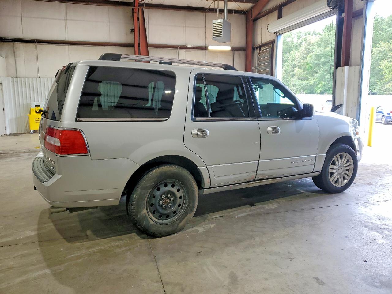 2014 Lincoln Navigator Серебряный vin: 5LMJJ2H53EEL03693