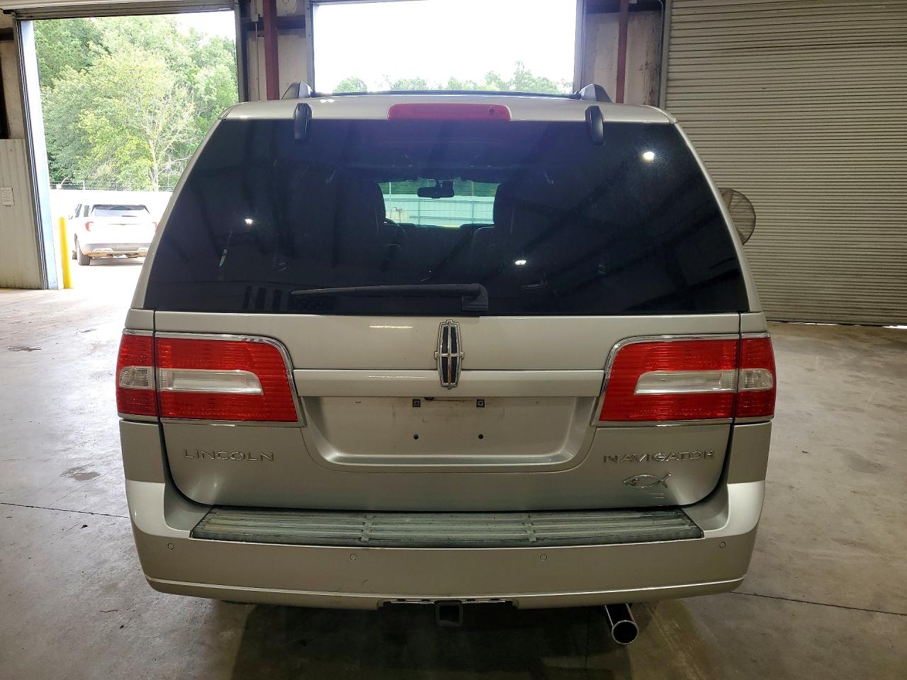 2014 Lincoln Navigator Серебряный vin: 5LMJJ2H53EEL03693
