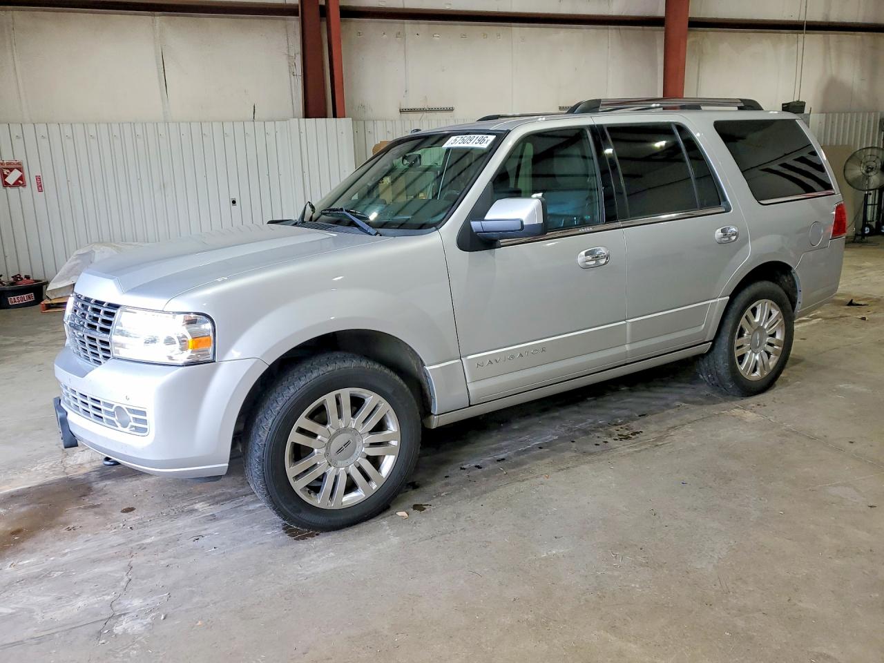 2014 Lincoln Navigator Серебряный vin: 5LMJJ2H53EEL03693