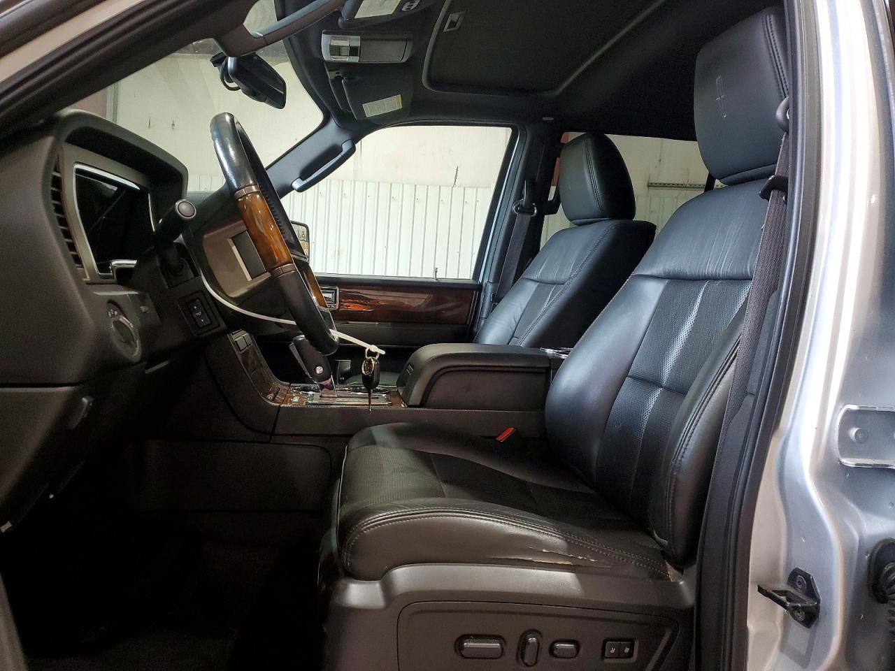 2014 Lincoln Navigator Серебряный vin: 5LMJJ2H53EEL03693