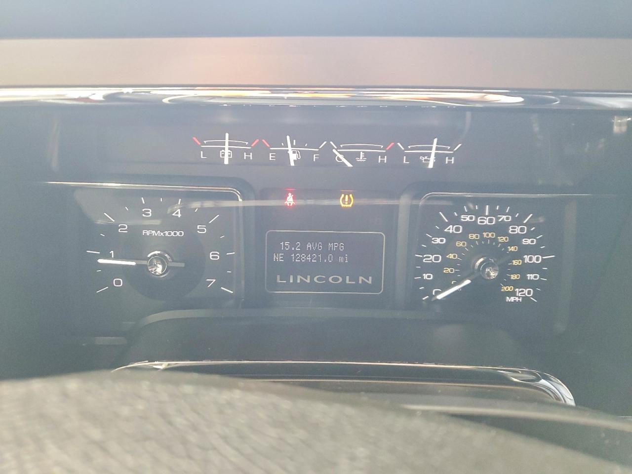 2014 Lincoln Navigator Серебряный vin: 5LMJJ2H53EEL03693